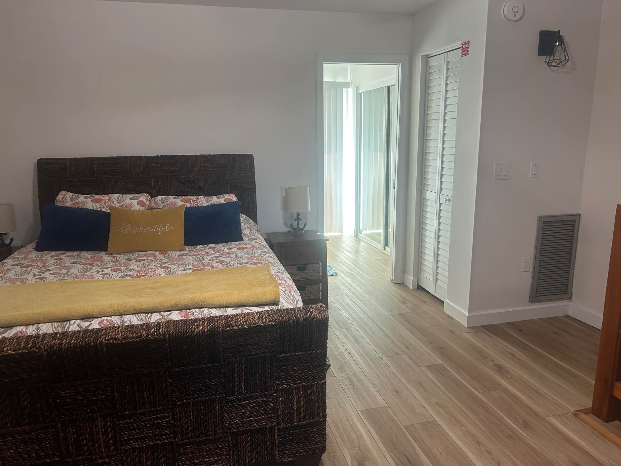 This listing is for a house share. You will have the upstairs suite- 1 furnished bedroom loft - large closet- your own on suite bathroom and a large outdoor deck.
We will share kitchen & livingroom.
Laundry is on site.
Wifi is included but we will share the electric & water bills 50/50.