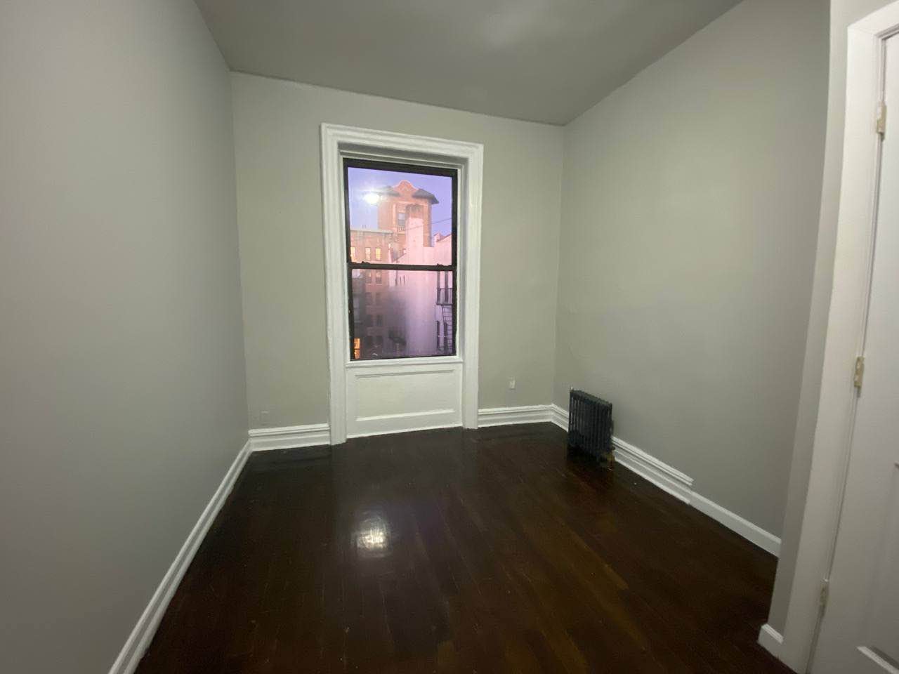 3 bedroom
Rooms from $800
No checks, no documents, no broker fee. Payment for the first and last month at once, then monthly except for the last month.
A three-room apartment in Upper Manhattan. The apartment has a dishwasher, a laundry room in the basement. Building with an elevator!
One of the safest areas of the city.
Red Line 1 metro station (157 street) is in the neighboring block. 30 minutes to Times Square.