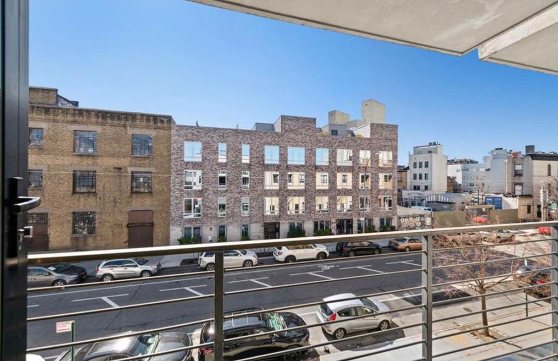 STUNNING SUNNY ONE-BEDROOM WITH A BALCONY!
This is the ideal one-bedroom located on the border of Prospect Heights and Crown Heights!
Additional Features:
In-unit washer/dryer
Central air conditioning
South-facing balcony
Private storage space
Key Amenities:
Custom kitchen
Bosch stainless steel appliances
Stone countertops
Hardwood floors
Location Highlights: Enjoy weekends exploring Prospect Park, the Brooklyn Botanical Garden, the Brooklyn Library, and the Brooklyn Museum. Savor meals at the neighborhood's best restaurants, including Olmsted, Chuko, Tom's Restaurant, and Sofreh, all just steps away. Convenient access to the A/C, B/Q, and 2/3, and 4/5 subway lines for an easy commute. Pets (trained or caged) are welcome!
Don't miss out on this incredible opportunity! Contact William at (william.shre@outlook.com)
for more details and to secure your move-in.