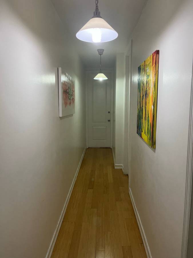 3 bedroom duplex with 1 room available today.
Fully furnished room, all utilities included. Heater, A/C, 50’ Smart TV, comfy Queen bed, large closets with storage to the ceiling in each room.
Large, Loaded kitchen.
Central neighborhood: laundromat around the corner, bars, gyms, dog parks, supermarkets, nightlife galore.
5 minute walk to the L train: Halsey St station
20 mins to Manhattan
Month to month contract available.