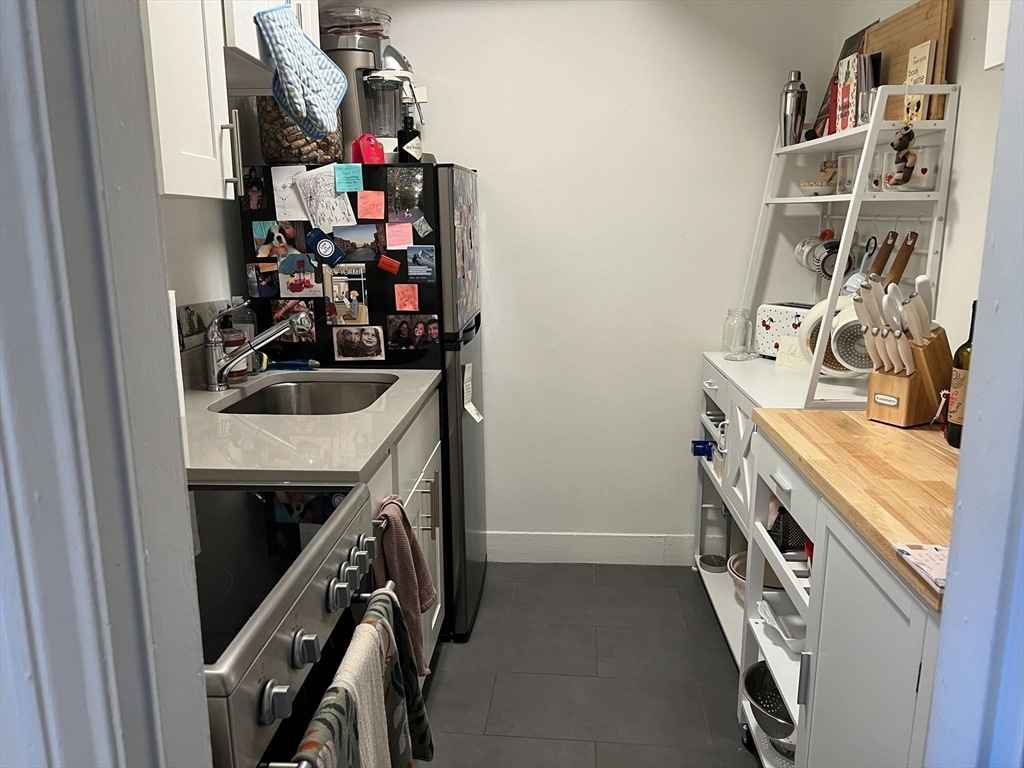 Relax in Style

- Quiet one bedroom apartment
- Ideal location

Contact Swarezgary@gmail.com for details, pricing, and viewings.