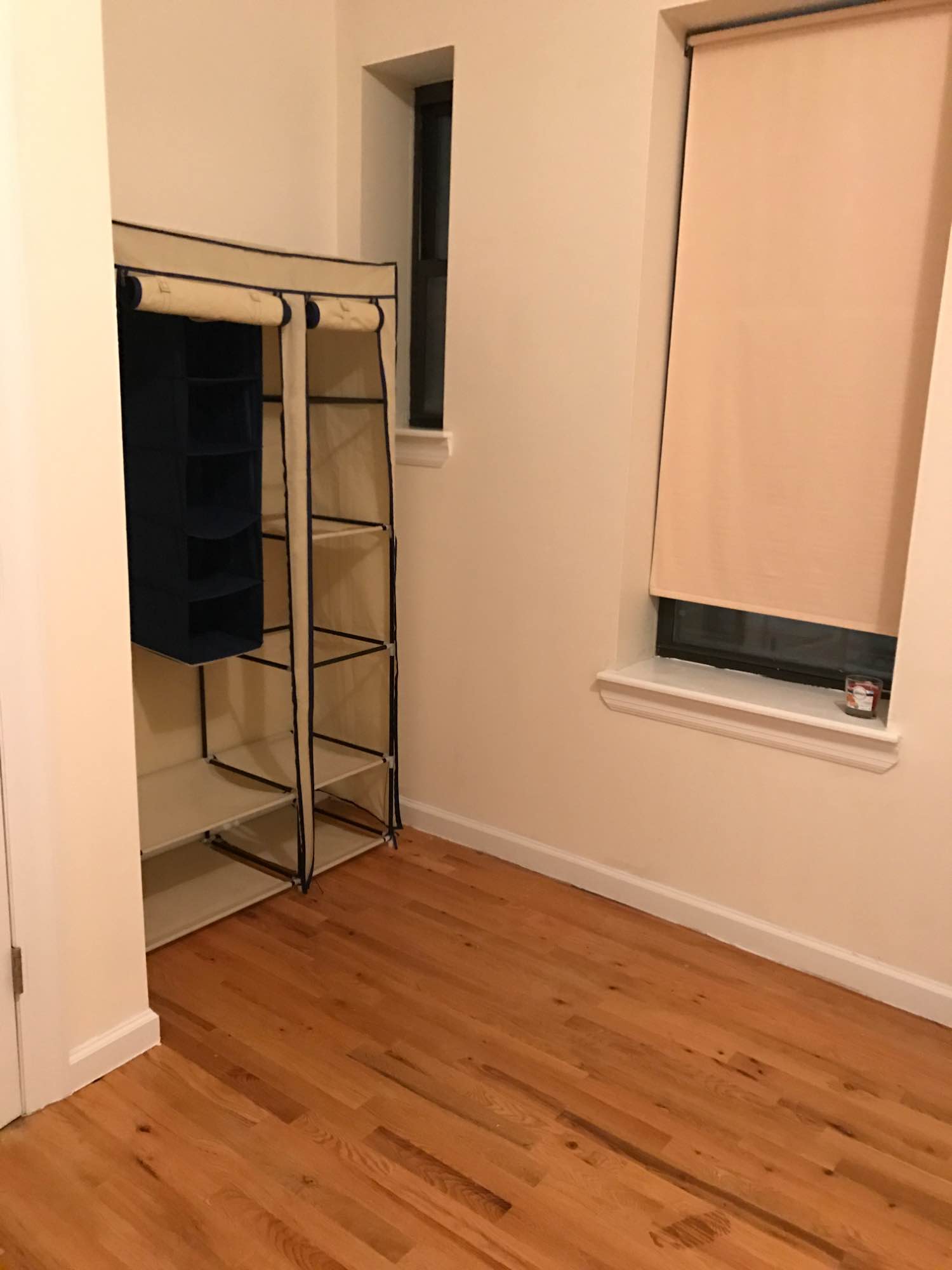4 Beds 1 Bath - Apartment

Cozy Room for Rent in Hamilton Heights!*

seeking a responsible “female roommate” to join our apartment in a clean and well-maintained coop building. The room is available for $1,350/month. The room is big

*Amenities:*

- Elevator building
- Laundry room on premises
- Cleaning lady services 2-3 times a week for common areas
- Rodent-free apartment
- Conveniently located near 1, A, B, C, and D trains

*Room Features:*

- Queen Size bed
- Desk with drawer
- 2 Spacious closet
- Large desk for working or studying

*Apartment Details:*

- 4-bedroom apartment
- Coop building with a strong sense of community

*Viewing:*

I invite you to visit the apartment with no obligation. Come see for yourself why this is a great opportunity!
