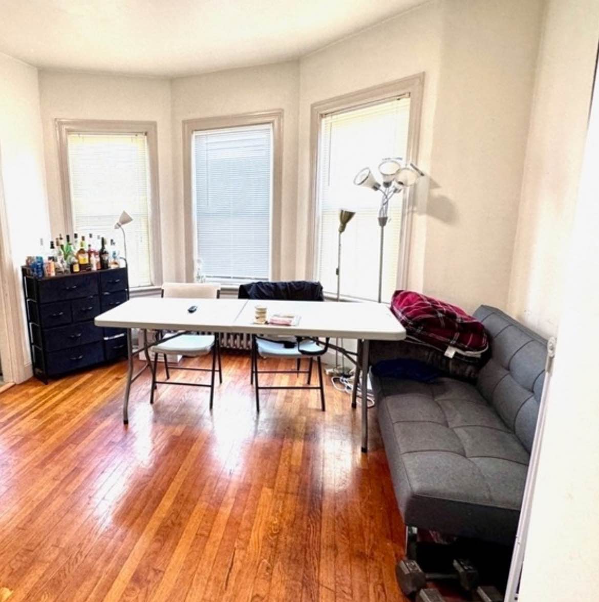 Comfortable and clean 1-bedroom apartment available in a great location—perfect for individuals or couples.

For details or to arrange a viewing, please reach out to:
📧 Hablegord@gmail.com

Serious inquiries only, please.