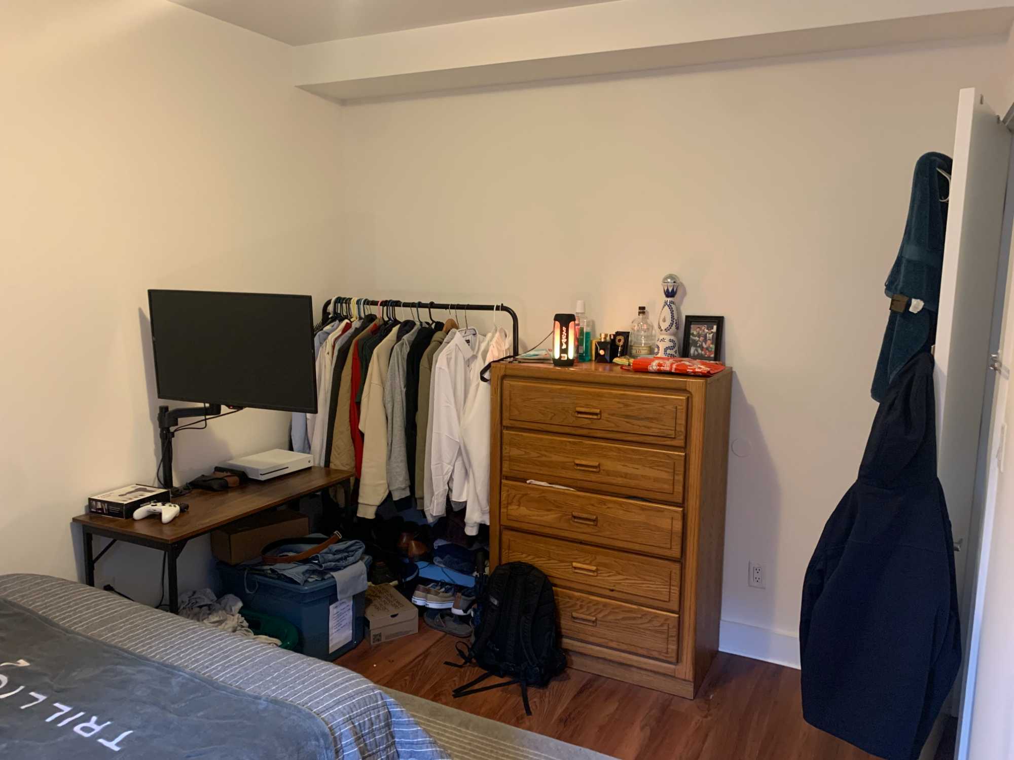 Hi everyone! I'm looking to sublet my room in a spacious 3 bed/2 full bath Williamsburg apartment. Subletting available as soon as April 15th to Sept 30.
It is a huge room in nice 2 floor layout apartment.
$1800/month + utilities. (apartment is furnished but I will be taking the furniture in the room. I can leave the dresser and clothing rack if interested.)
Building amenities include a stunning rooftop, small gym, and laundry in building.
Great location for getting into Manhattan. The J and M train are a 5-7 min walk away and the L train is a 10min walk.
Other roommates are both 26 year old males - respectful and responsible - looking for similar.
Message me if you're interested! Happy to discuss in more detail.