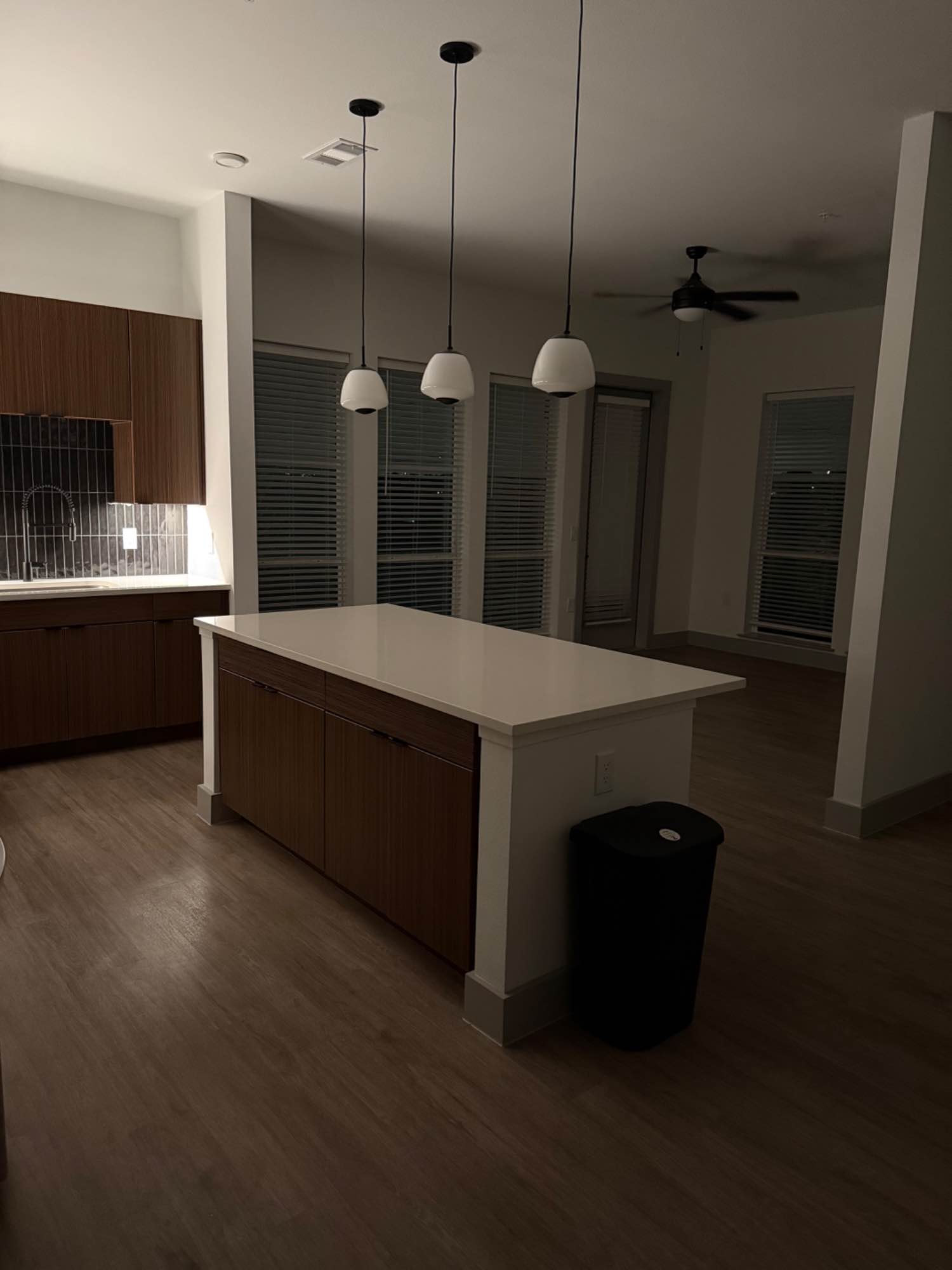 Room for rent in spacious 1156 sqft 2 bedroom with private yard available! Located in the Castle Hills Neighborhood in Lewisville, TX situated within minutes to shopping and dining. Grocery - 2 Minute Drive Convenience - 2 Minute Drive Dining - 2 Minute Drive Grandscape - 6 Minute Drive Legacy West - 8 minute drive Tapestryattherealm.com