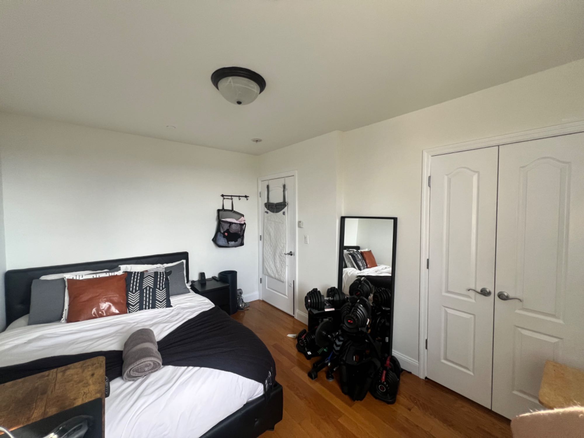 Stunning Short-term Sublease: Furnished Room with Manhattan Skyline View, Top Floor, Elevator, and Private Balcony

Looking for a calm, comfortable place to stay or work remotely in NYC? We’re subleasing a fully furnished private bedroom on the top floor of a quiet, renovated building with sweeping skyline views, and we’d love to find someone who’ll treat it like home.

You’ll be sharing the apartment with us, a professional couple working full-time and attending grad school. We’re usually busy with work or studying, so the vibe at home is peaceful and low-key. We enjoy casual dinners and grilling on the balcony when the weather’s nice, but this isn’t the kind of place for loud parties.

Key Features:
	•	Private Bedroom: Cozy and modern, with a queen-sized bed and plenty of natural light.
	•	Skyline Views: Enjoy stunning views of Manhattan from your window each morning.
	•	Work-From-Home Setup: Electric sit-stand desk, ergonomic chair, 27” monitor, wireless keyboard and mouse (USB-C compatible with Mac/PC).
	•	Storage Space: Large dresser and two nightstands for your belongings.
	•	Semi-Private Bathroom: Located next to the living room. (Our own bathroom is in our private bedroom.)
	•	Shared Private Balcony: Turf flooring, BBQ grill, fire pit, and lounge space for relaxing outdoors.
	•	Shared Kitchen: Fully equipped with modern appliances and plenty of counter space.
	•	Top Floor + Elevator: Quiet and convenient, with easy elevator access.
	•	Laundry: Coin-operated machines in the building; pickup/drop-off services also available nearby.

We’re looking for someone respectful, quiet, and easy to live with, ideally someone who also has a full schedule and enjoys a peaceful home base in the city.

Location Perks:

We’re in the heart of Astoria, one of NYC’s most vibrant neighborhoods. It’s safe, quiet, and full of authentic food from around the world, all within walking distance. Grocery stores, cafes, and shops are close by. It’s also a commuter’s dream: less than an 8-minute walk to both the Steinway (E/M/R) and Broadway (N/W) subway stations, with a quick 15-minute ride into Midtown Manhattan.