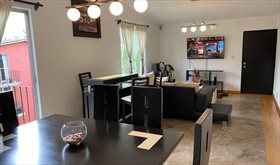 Hola! Comparto depa en Jesús del monte. Esta padrísimo, bien cuidado, grande, seguro y a minutos de Santa Fe e Interlomas.
Amplio, techo de doble altura, cocina equipada, sala, comedor, estudio, 2 balcones, sala con TV 60 pulgadas, 3 lugares de estacionamiento, bodega, cantina. Muy limpio, ordenado y con seguridad las 24 horas.
Excelente ubicación para Santa fe, Interlomas o Cuajimalpa. En los servicios se incluye: luz, gas, agua, internet, mantenimiento y seguridad y limpieza 1 vez por semana, áreas verdes y estacionamiento.
Slds!