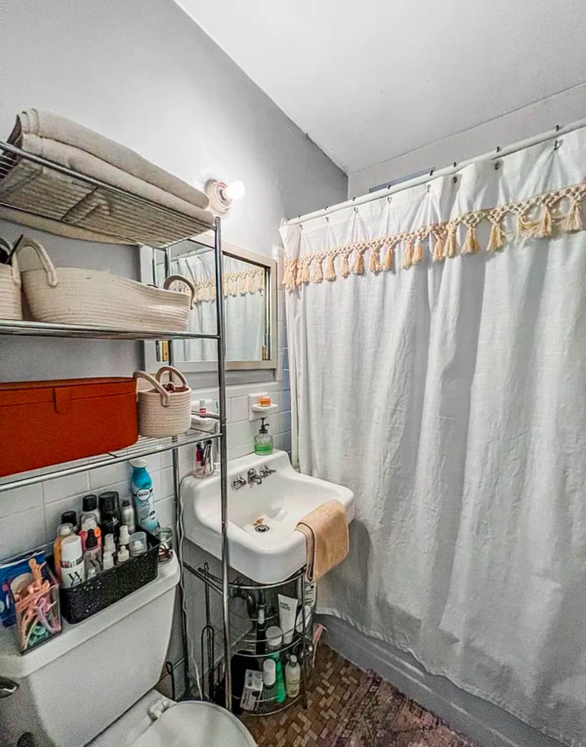 text my private investigator at +1 (706)-294-0469 to walk you through the process of securing my place, as i’m being moved to a care facility for proper care and won’t be available in person.
Studio apartment with hard wood floors, two nice sized closets, separate kitchen with hardwood cabinets, overlooking a very quiet courtyard.
Located on the 4th floor of a well maintained 6 floor elevator building with a live in super. There is an updated laundry facility in the building.
The building has an elevator and a live-in super, and has been a joy to live in.
Seeking someone that is easy-going, clean and transparent.
Message me for more info and to schedule a meet-up/viewing.