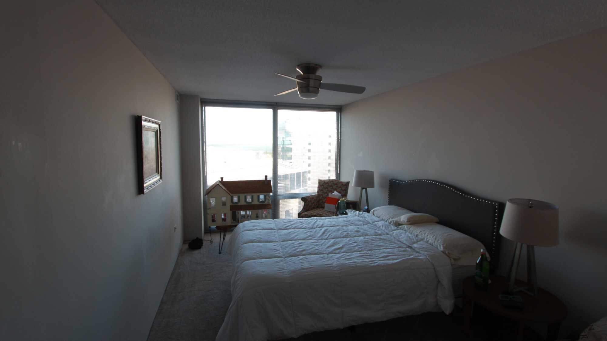 Beautiful 14th Floor Apartment in downtown Evanston. 15 minute walk to beach. 2 minute walk to NW campus. Hot tub, pool, and gym in building. Rental season is flexible for school year. Grad students welcome. 1 door down from trash chute room, with recycling and compost. Looking forward to meet you!