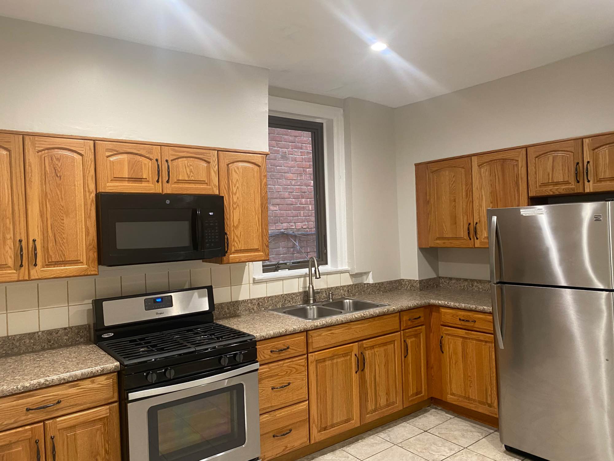 1 Bedroom Apartment for Rent
- *Location*: First floor of a private house with separate entrance
- *Features*:
    - Unfurnished
    - Gas and heat included
    - Close to public transportation (Train #5, Gunhill/Dyre Ave)
    - Quiet neighborhood
- *Nearby Amenities*:
    - Major highways (I-95, Hutchinson River Pkwy)
    - Hospitals (Jacobi, Montefiore, Albert Einstein)
    - Bay Plaza shopping centers, gyms, and restaurants
- *Requirements*:
    - Income: $75,000+
    - Application fee: $40 (Tenant Background Check)
    - Lease terms: One month rent + one month security deposit
    - Documentation: 3 weeks of recent pay stubs

Interested? Let's schedule a viewing!