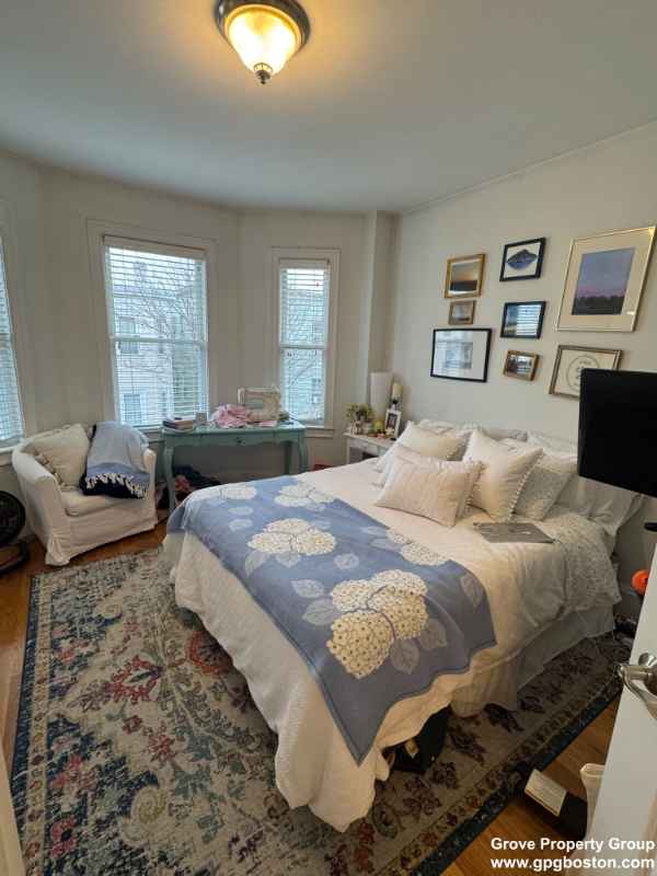 Charming one-bedroom apartment for rent! Ideal for a reliable tenant looking for a quiet space. Email Ashahgsag@gmail.com.