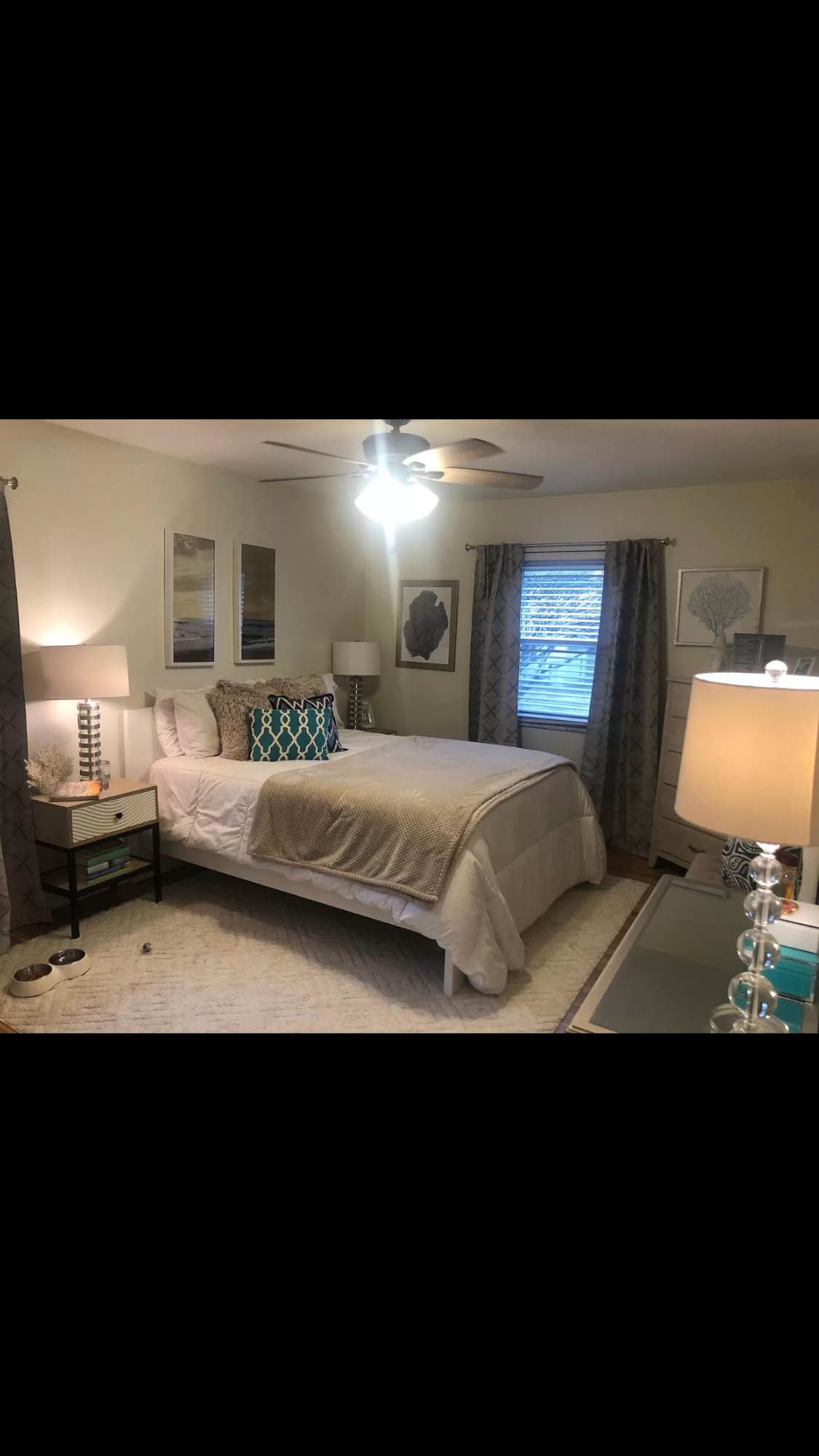 I'm still offering a room in my 2Bedrooms with private entrance, private room and bathroom with access to kitchen
You can reach me or contact me at Monroymarsha872 at geemale dot come 