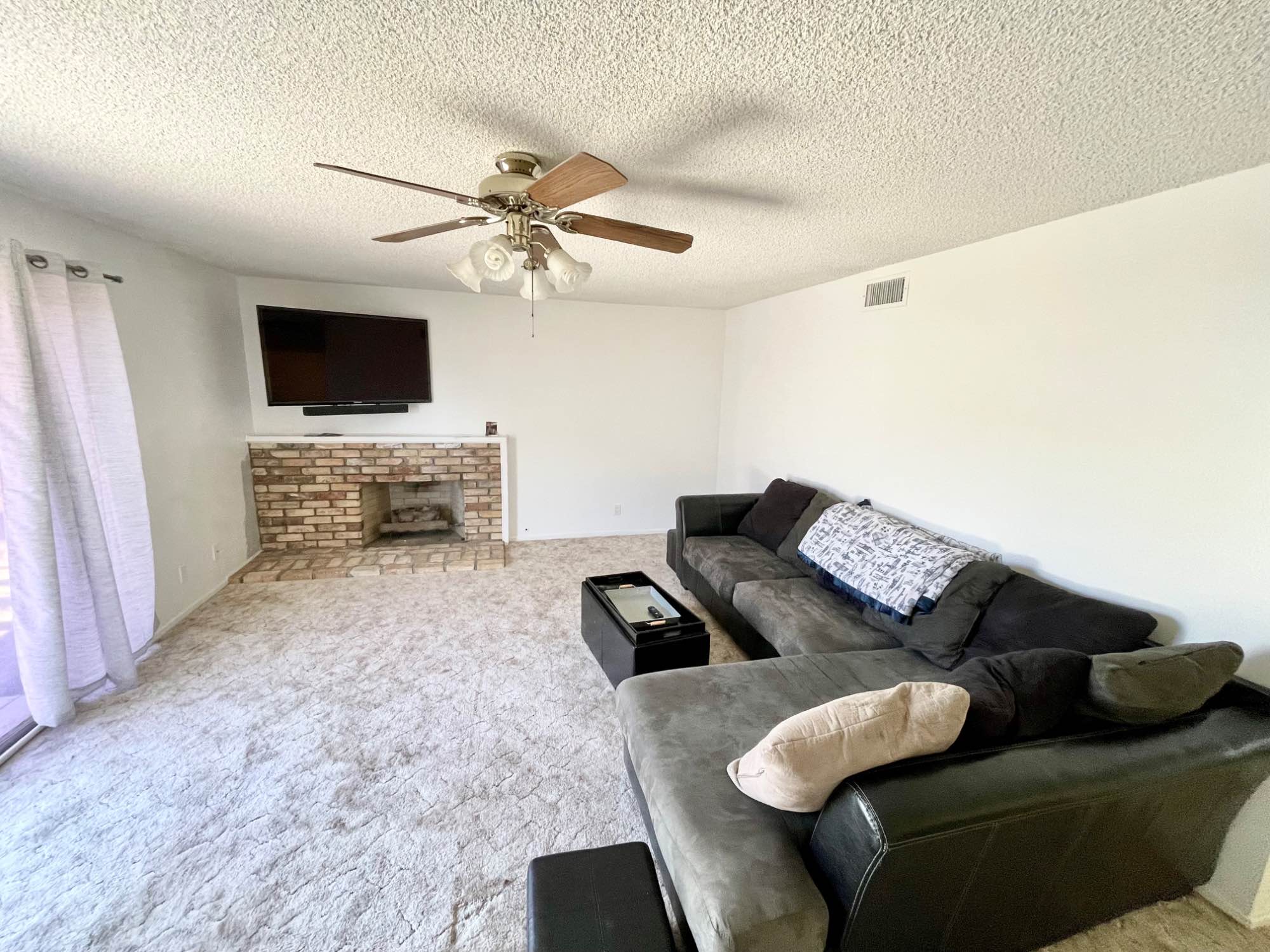 Wake up to sunshine and quiet streets in a peaceful Camarillo neighborhood. Grab coffee, then hit nearby shops or groceries just minutes away. Midday might mean a quick errand or lunch at a local spot. The 101 freeway makes it easy to get anywhere fast, including our local beaches. Evenings are calm—windows open, breeze coming through, maybe a walk around the block. Just an easy, sunny day.