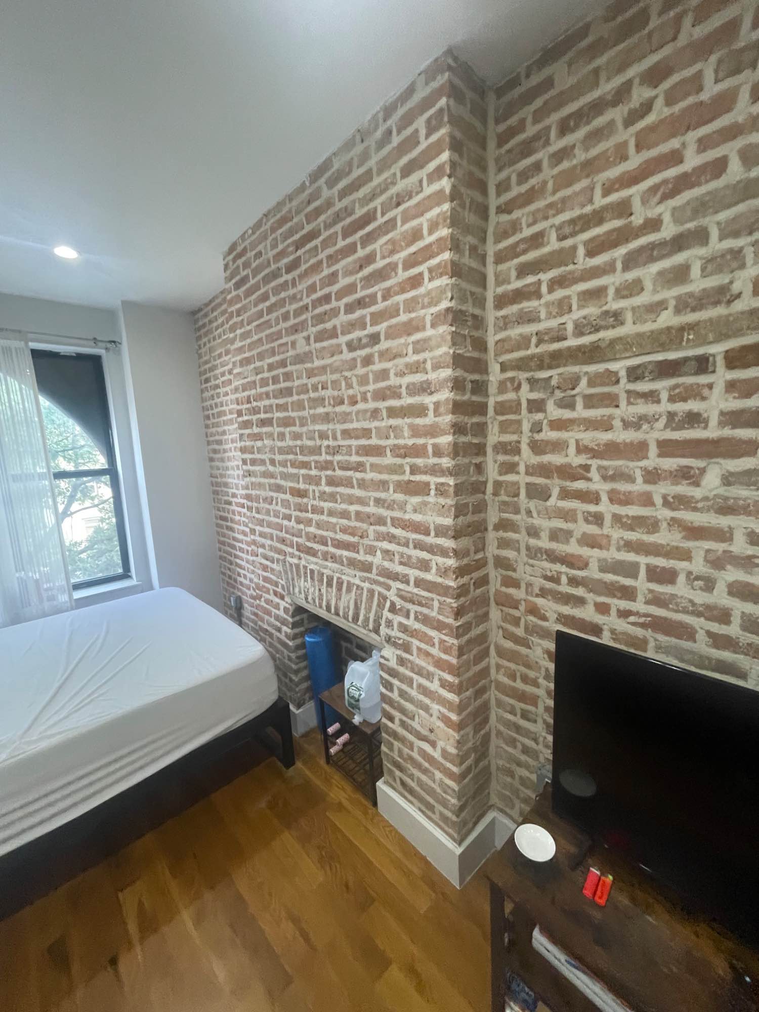 🏡Spacious Bedroom with Private Bathroom Available in a two bedroom, two bathroom Bedstuy Apartment

Looking for a cozy place to stay in Bedstuy, Brooklyn? I’ve got you covered.

🛌The Space:
- Large bedroom with lots of natural light ✨

- Your own private bathroom

- Washer, dryer, and dishwasher in the unit

- Rooftop access for a serene escape

🛒Organic grocery store right across the street

- Japanese restaurant downstairs

- ☕️Coffee shops and bars 2 minute walk away

- Next-door pharmacy for your essentials

- 🚊 A/C Train 7 minute walk away 

- 10 minute ride to manhattan