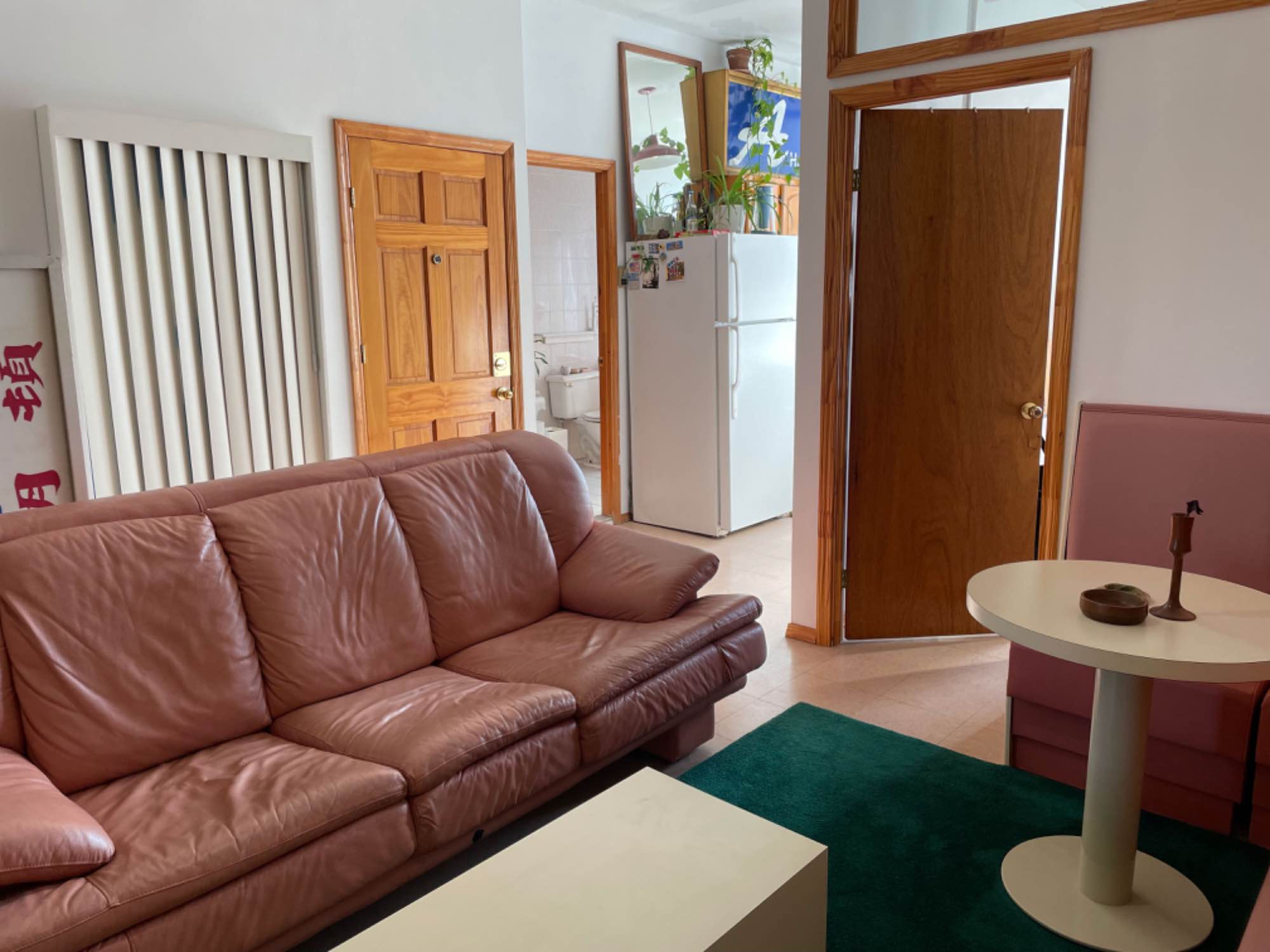 I have a room open in a 2br starting Jan 1 steps away from the Myrtle-Willoughby G train stop. 

Rent is $1300 FLAT all bills included.

Room will not be furnished but there is a bed if you want it!

2nd floor walkup. I'm looking for someone to stay at least 2 months, but duration is flexible other than that, long term is certainly okay.

There are a lot of convenient businesses on the block, mexican food, japanese takeout, bodega, duane reade, and two laundromats. Also very close to Lincoln market. Herbert von King Park is a short walk away.

1st and last month's rent needed.

Straight white guy in my early 30s, working as a graphic designer. I go to the gym a lot and usually keep it pretty mellow when I'm home, most of the time I'm just working at my desk or taking a nap.

I'm allergic to most pets with hair, so I can't really have them around.