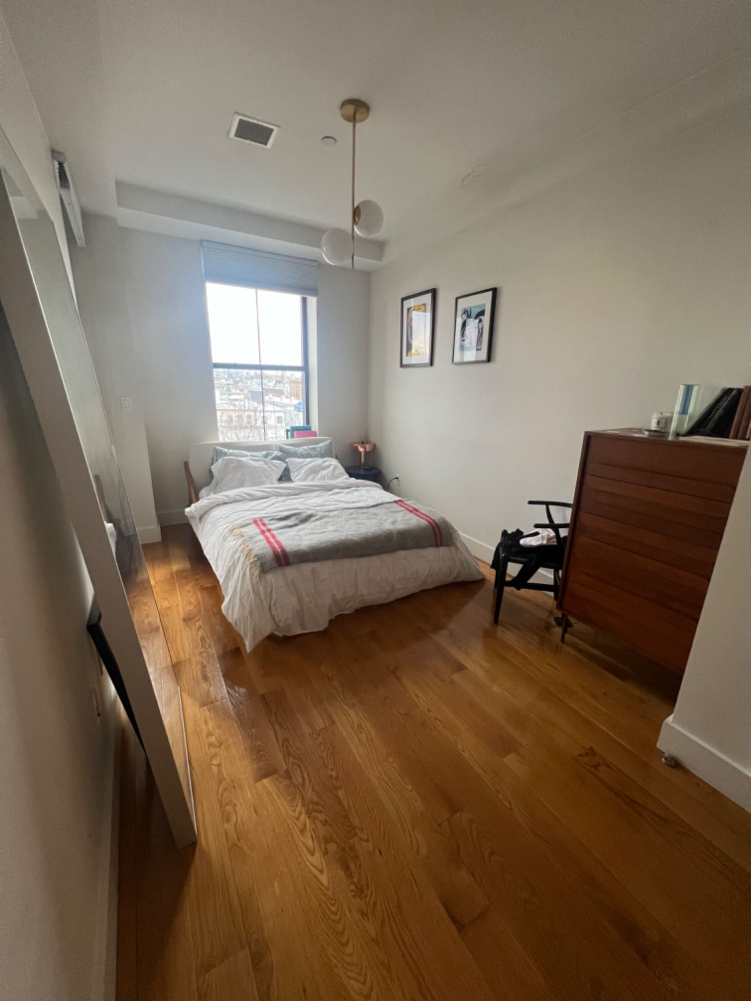 Incredible space 2 bed, 2 bath. I am looking for a cool, easy and tidy roommate that likes their personal space but also doesn’t mind hanging out sometimes too. Loads of space and light and a great area.
The place is a newly refurbished building, 5th floor with an elevator. About a 3 min walk away from L and M train, situated between a coffee shop and bar and some really great restaurants. Blink fitness gym across the street, there is a gym in the building as well. Laundry mat on the same block as well. Billy’s Market grocery store 4 min walk away also. Loads of natural light in the apartment. Fully furnished spacious dinning room and living room with good taste. The kitchen has everything we’ll need and more, including a dishwasher.
Your roommate will be myself, currently getting out of the military. Going college in the city, mechanical engineering degree. I love to cook and have dinners for friends and family; a roommate will always be invited. I like to keep the apartment tidy and presentable. Looking forward to hearing from you.