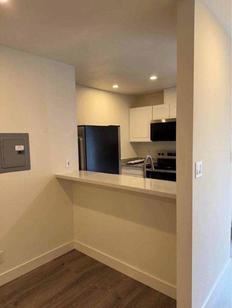 Hello my name is xender, the landlord to this Cozy apartment. You should check it out, it's a nice neighborhood and a place to call a home.
apartment Highlights:contact me on +1 818-693-2038
* Private Space:Bedroom, bathroom, kitchen and a private Laundry space, ensuring privacy and comfort.
* Affordable Rent: The monthly rent is $1900, with all necessary utilities so you won't need to worry about any additional bills.
* Security Deposit: A refundable deposit of $600 is required upon the signing of the lease to secure the space.
* Move-in Ready: The studio is available for immediate occupancy.
The studio is a place to call a home and to individuals who seek both privacy and convenience.
If this offer suits your interest, I would be glad to provide further details, arrange a viewing, or address any inquiries you may have. Kindly reach out to me at your leisure time, contact methods below:
*cell number : +1 818-693-2038
kindly ask that you contact me via iMessage or text to communicate more on the process.
I hope to look forward hearing from you and appreciate your interest considering my unit,
Thanks, xender.