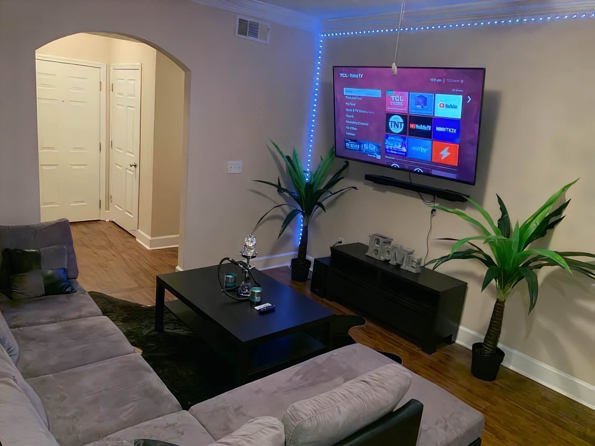 
323!!335!!2626!!
Christopher
Hey everyone👋 I’m offering a spacious and private one bedroom apartment.WiFi, laundry are also included in the utilities, kindly drop your cell number for me to reach back to you for move in details or text me on 323!!335!!2626!!! For immediate response and approval 🤗
Thank you