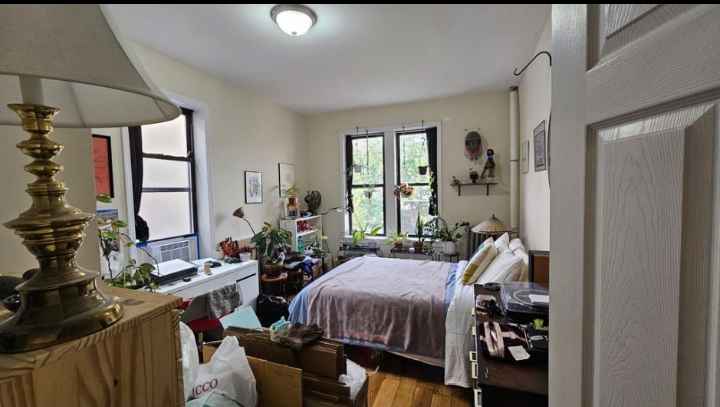 Hi, My apartment is available for rent. Utilities (Electricity, Gas, AC, Heat, WiFi) are included in the rent price.

The room is fully furnished, the apartment is in a great location only few blocks away from the train station and Hospitals. There are many stores, shops, restaurants, and supermarkets within walking distance away. Also, a laundry mat is in the building in the basement, open 24/7, and a couple of great pizza places, as well as nice restaurants- Chinese , Mexican and Japanese and the likes.

If you're, looking for a friendly, clean, peaceful spacious place in the city, I strongly recommend my apartment. 

Message me for more info and to  schedule a meet-up/viewing.