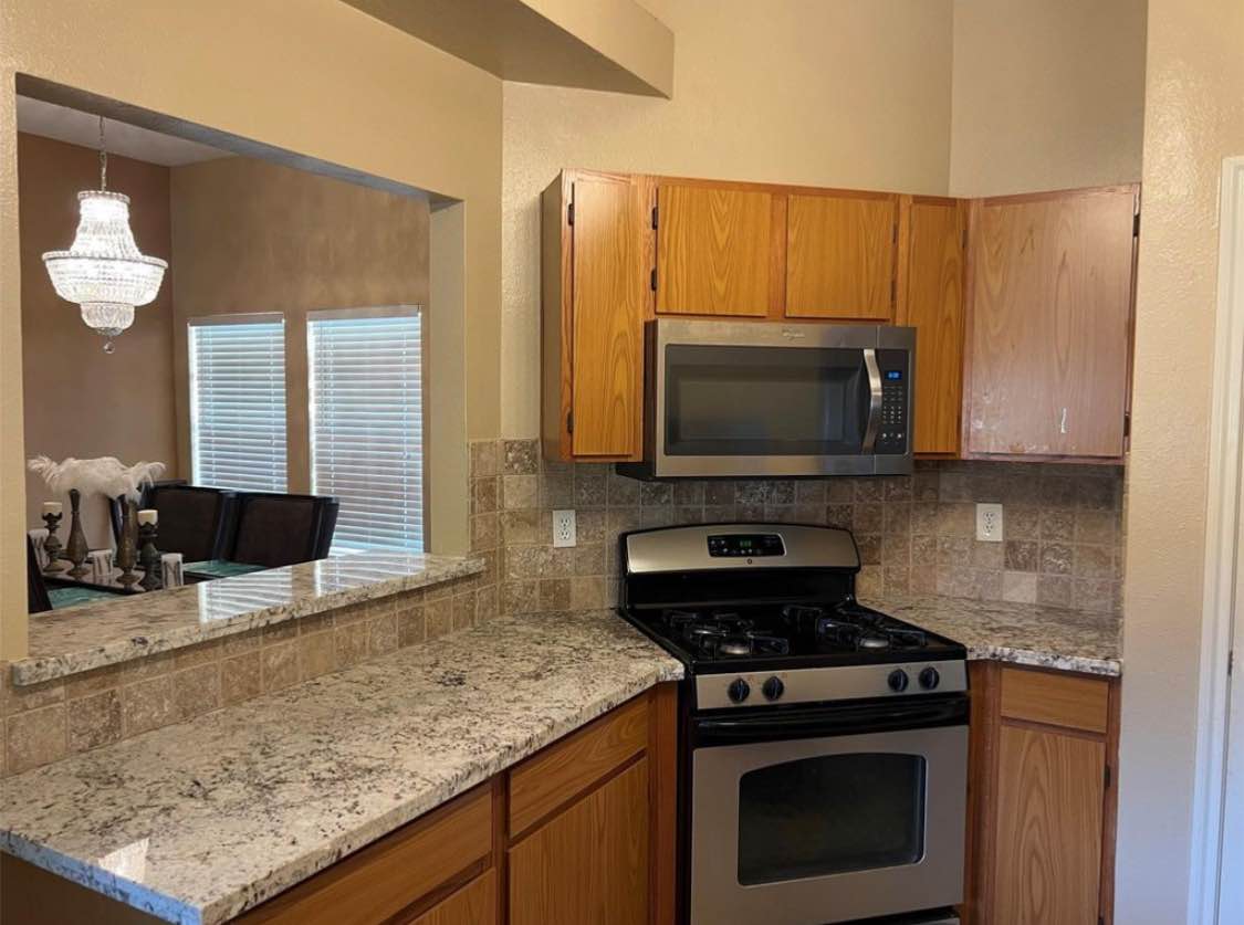 • Large room available.
• Room fully furnished.
• NO pets.
• NO smoking.
• Must be clean, kind, and drama-free.