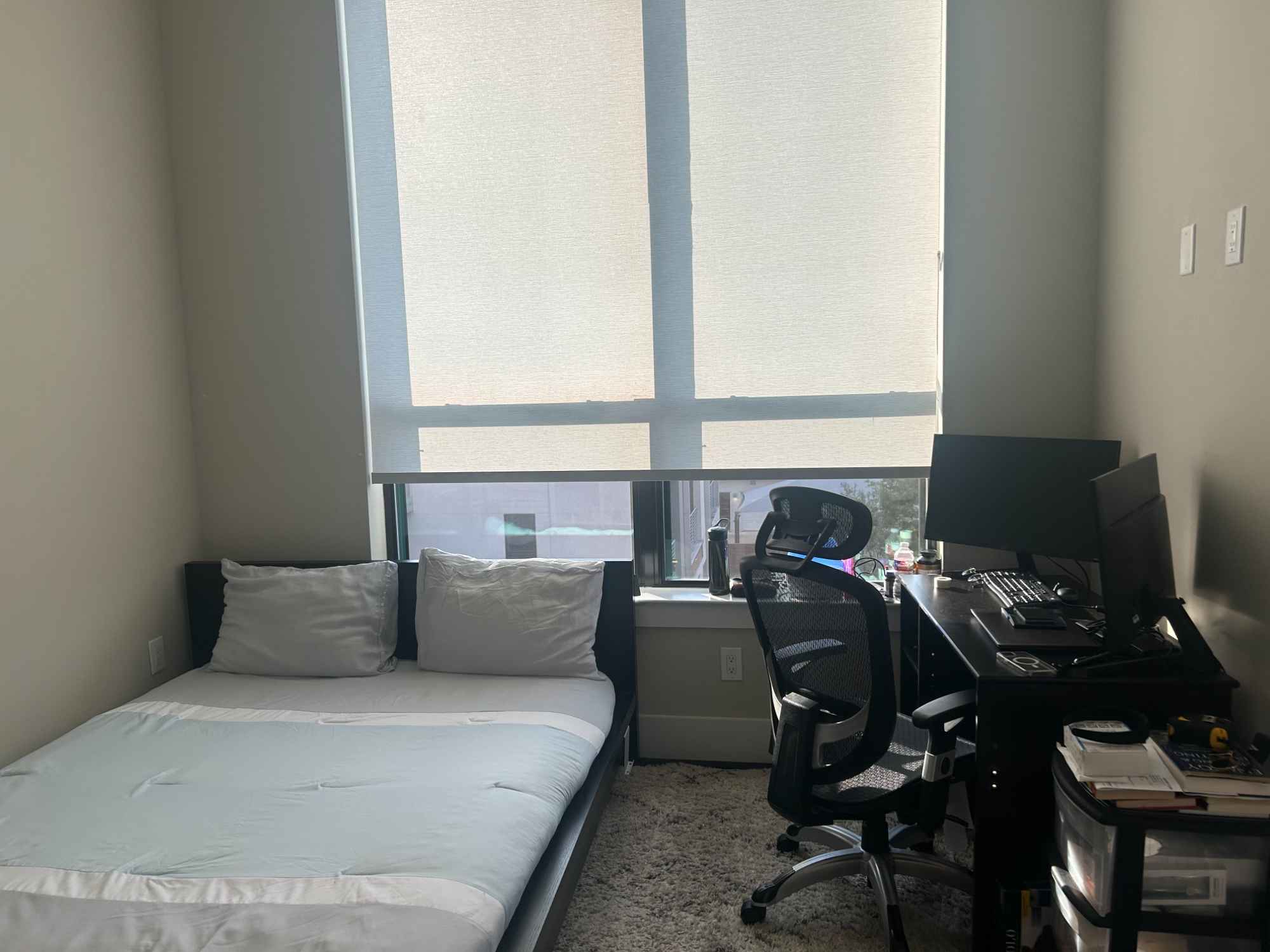 This is a modern 3-story townhouse located in the heart of Midtown HTX, offering quick access to some of Houston’s popular neighborhoods including Montrose, the Heights, EaDo and Downtown. It contains a 2 car garage and a laundry room. This will be for the upstairs room that contains a closet and a private bathroom. 