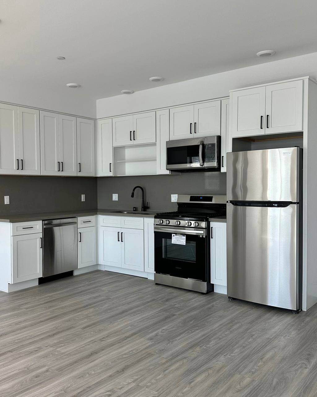 2 Bedroom, 2 Bathroom Apartment Available for Rent

Experience the comfort and convenience of this fully furnished apartment, featuring brand new utilities and appliances. The spacious full-size kitchen and bathrooms offer plenty of room for relaxation and entertainment.

Rent: $700

Amenities include:

- Parking space
- Pet-friendly
- All utilities included: Hydro, Heat, Water, Refrigerator, Washer, Dryer, Electricity, Wi-Fi, and more!

Don't miss this fantastic opportunity! Message me for more details or to schedule a viewing