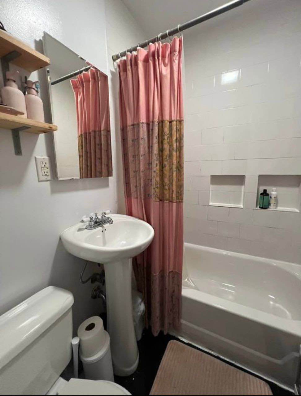 Hi, My apartment is available for rent. Utilities (Electricity, Gas, AC, Heat, WiFi) are included in the rent price.

The room is fully furnished, the apartment is in a great location only few blocks away from the train station and Hospitals. There are many stores, shops, restaurants, and supermarkets within walking distance away. Also, a laundry mat is in the building in the basement, open 24/7, and a couple of great pizza places, as well as nice restaurants- Chinese , Mexican and Japanese and the likes.

If you're looking for a friendly, clean, peaceful, spacious place in the city, I strongly recommend my apartment. 

Message me for more info and to  schedule a meet-up/viewing. (5092949235)