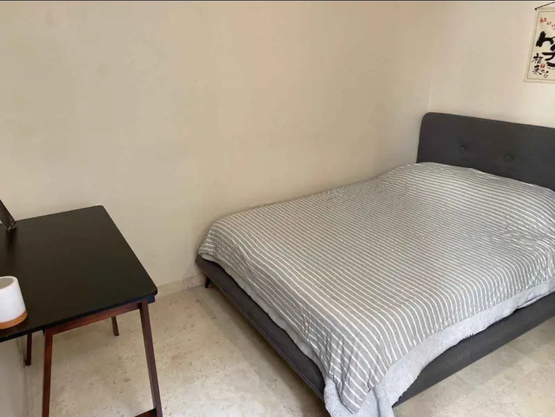 We are looking for a cool, and clean roomie to live with us in la del valle norte which is a great location in México city pretty closet to la condesa and la Roma (walking distance)