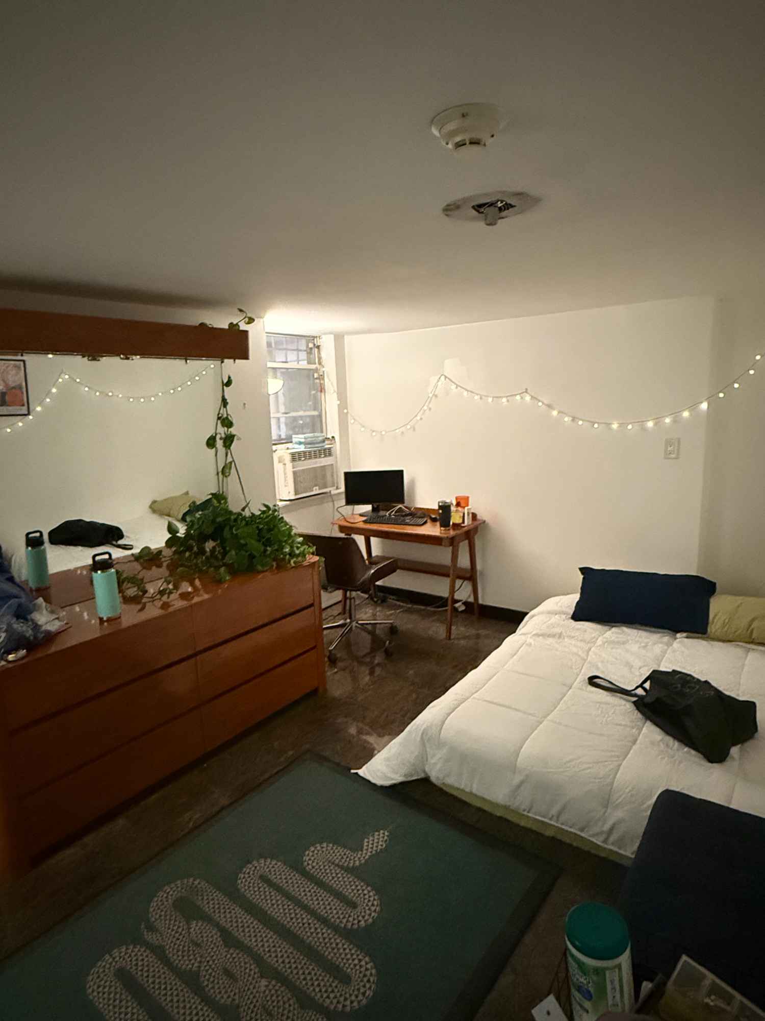Hi! We’re urgently looking for someone to sublet a room in our awesome 4 bed/3 bath in Williamsburg, with the option to sign a year lease with us. The place is truly a gem, and the room comes partially furnished.
Room:
Spacious (about 10’ x 15’) with a closet inside and extra storage right across the hall. It comes with a dresser, desk, chair, and a full-size mattress — all included for the month, with the option to purchase if you’d like to keep them.
The room has one window that faces a quiet private alley. The rest of the apartment has brighter space to hang out in, but if natural light is a priority for you, it’s something to keep in mind. It would be a great fit for someone who works in office or prefers a cozy space for sleeping and relaxing.
Apartment:
Huge, fully stocked kitchen with dishwasher, in-unit laundry, two living rooms, tons of storage, and a big private backyard. Recently deep cleaned.
Roommates:
You’ll be living with three other girls 25-27. We are clean, pretty chill, respectful, truly nice people. Two young professionals and one grad student, all hybrid. Also of note, we are all queer and smoke weed (respectfully and w/ ventilation ) so ofc would luv for u to be cool with the gay and mary j.
No pets pls! If you’re interested, we’d love to know a bit about u and also make sure your a real person lolol so please feel free to share a bit about yourself in whatever form you’d like (insta, a little written bio, stuff ya like to do, etc.).