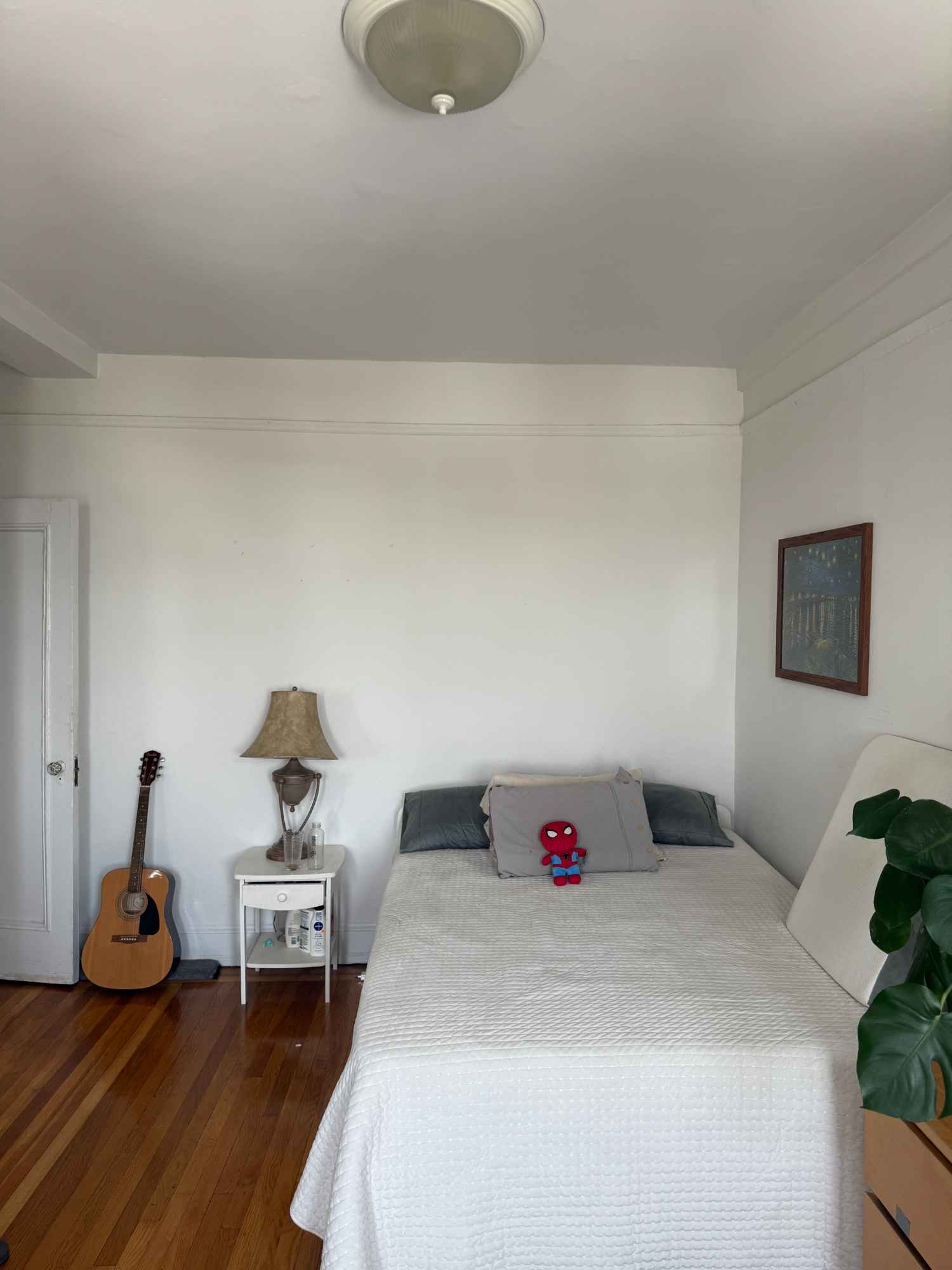 Subletting room from 8/21 to 9/13 in a quiet, clean, spacious, furnished 4BD/3BT apartment by Grand Army Plaza! 🧘‍♀️ Just 5 mins to the 2,3,4,5,🚇Q trains next to Prospect Park. 🌳 You'll be sharing your bathroom with another person. 🌍👍