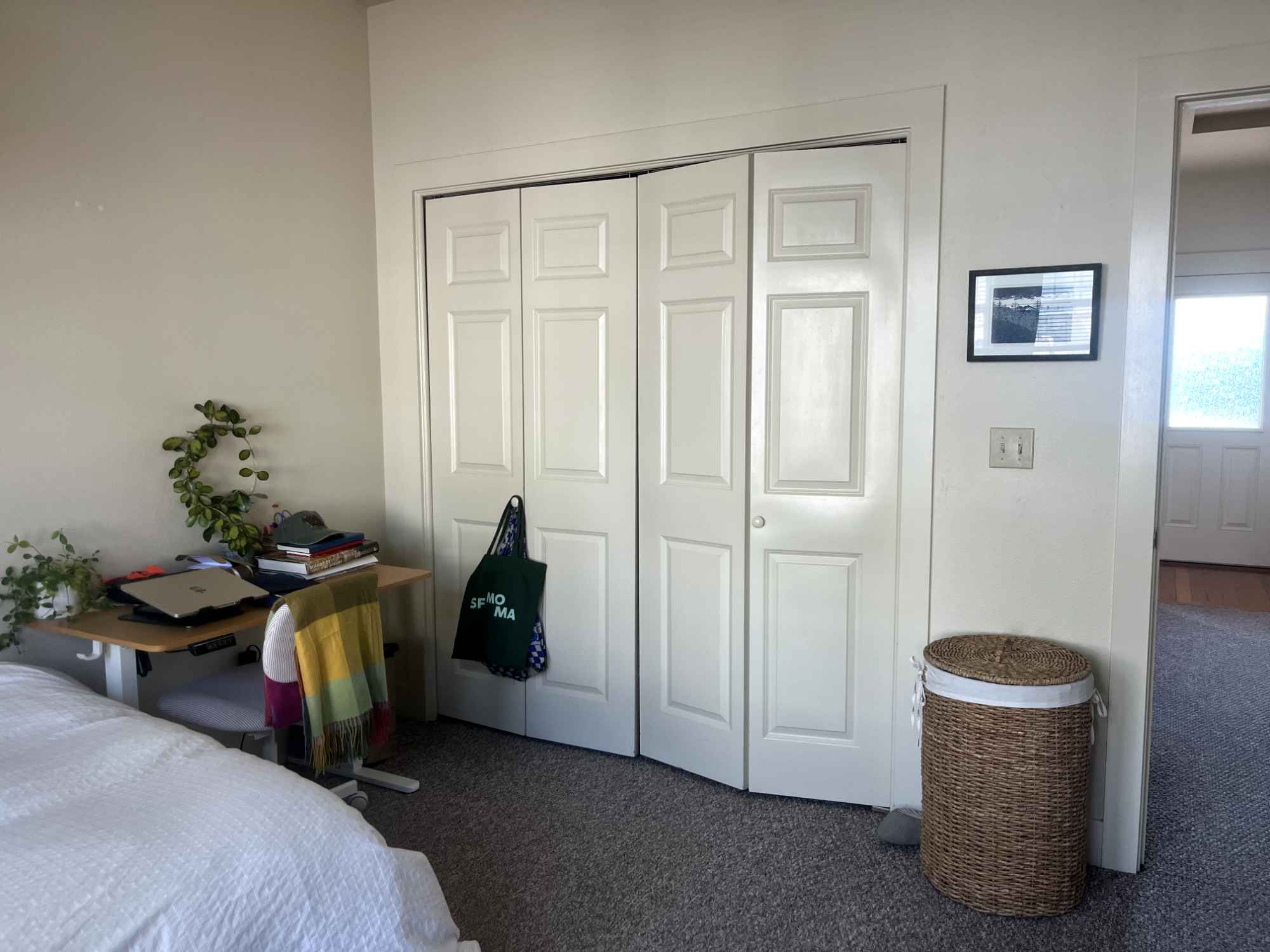 Hello!
We have a bedroom opening up in our 3-bedroom Arcata home. You’d be sharing the house with two considerate roommates who value a friendly, communal, and clean living space.
✨ About the space:
• 1 bathroom, shared kitchen, and living room
• Great location – just a 5-minute walk to the Plaza, close to the Co-op, cafés, and local trails
• About a mile to Cal Poly Humboldt (easy bike or walk)
• Room is unfurnished and available in October
✨ Who we’re looking for:
We’re hoping to find a roommate who is responsible, respectful, and tidy—someone who helps keep shared spaces clean and enjoys living in a community-oriented household. Preferably f e m a l e. Sorry, no pets.
✨ Rent & Utilities:
• $675/month + $667 deposit
• Utilities are shared (average ~$80/month each)
If this sounds like a good fit, please reach out and tell us a bit about yourself—we’d love to hear from you! 🌞