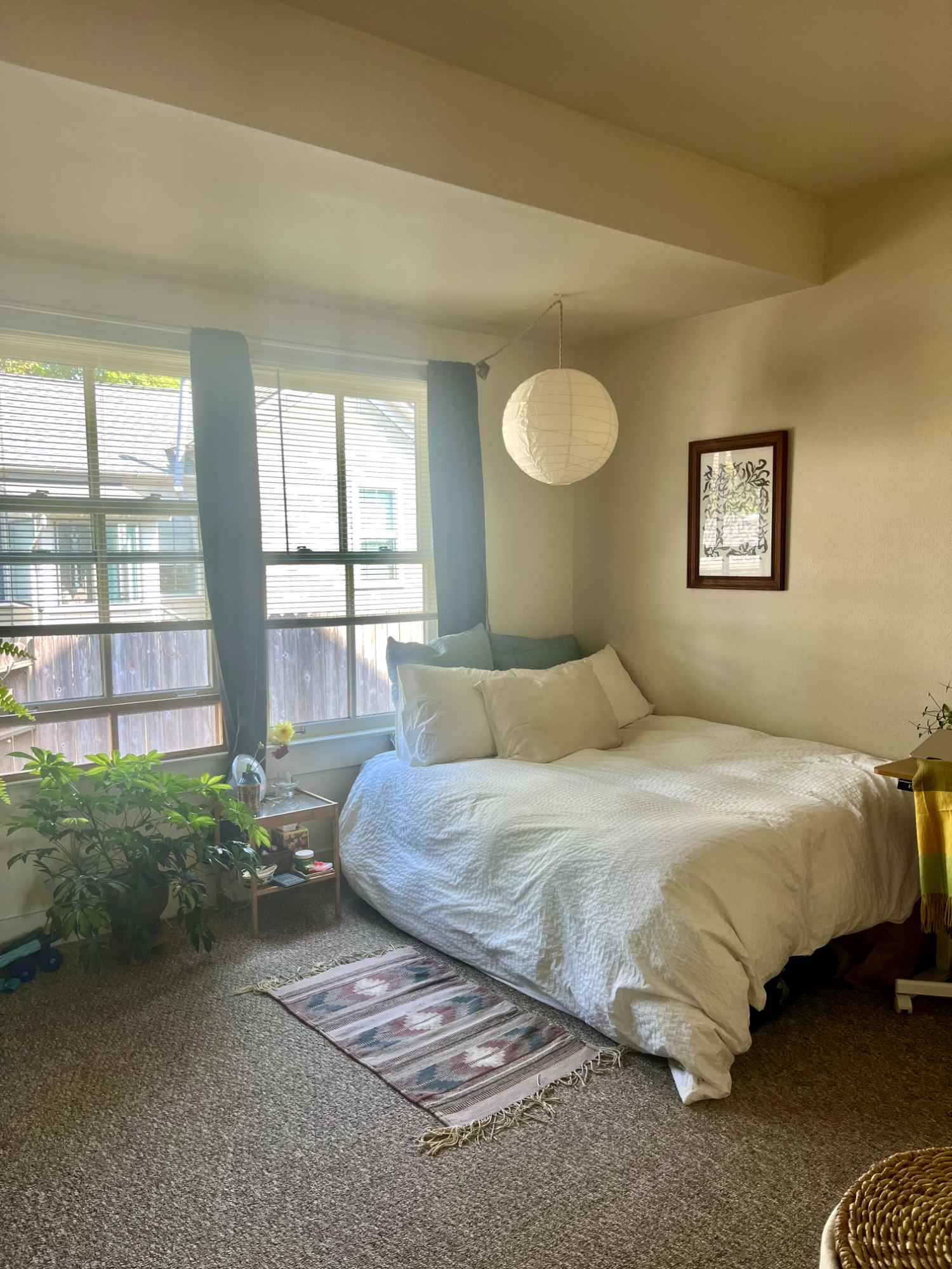 Hello!
We have a bedroom opening up in our 3-bedroom Arcata home. You’d be sharing the house with two considerate roommates who value a friendly, communal, and clean living space.
✨ About the space:
• 1 bathroom, shared kitchen, and living room
• Great location – just a 5-minute walk to the Plaza, close to the Co-op, cafés, and local trails
• About a mile to Cal Poly Humboldt (easy bike or walk)
• Room is unfurnished and available in October
✨ Who we’re looking for:
We’re hoping to find a roommate who is responsible, respectful, and tidy—someone who helps keep shared spaces clean and enjoys living in a community-oriented household. Preferably f e m a l e. Sorry, no pets.
✨ Rent & Utilities:
• $675/month + $667 deposit
• Utilities are shared (average ~$80/month each)
If this sounds like a good fit, please reach out and tell us a bit about yourself—we’d love to hear from you! 🌞