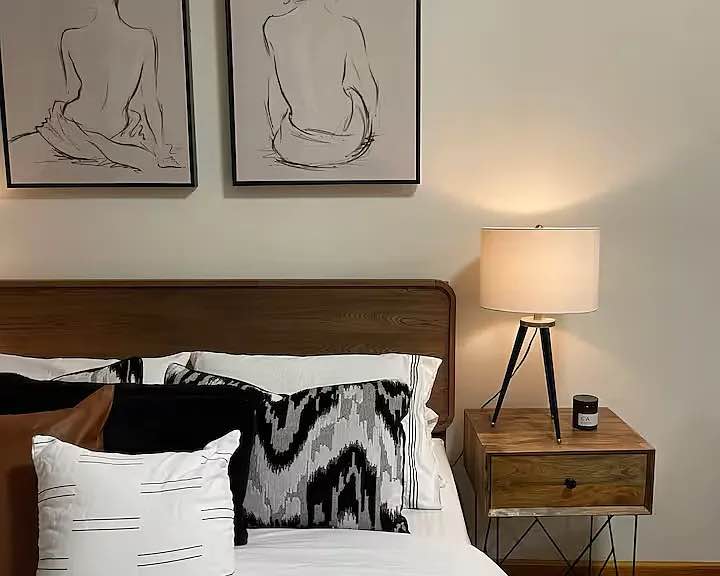 Enjoy a stylish experience at this centrally-located apartment in the heart of mid-town Manhattan. Steps away from great restaurants, bars and local attractions. Walking distance to local transit lines, bus stops and commuter railroad stations. This entire apartment features a full kitchen, bedroom and full bathroom. Please email us for more information.