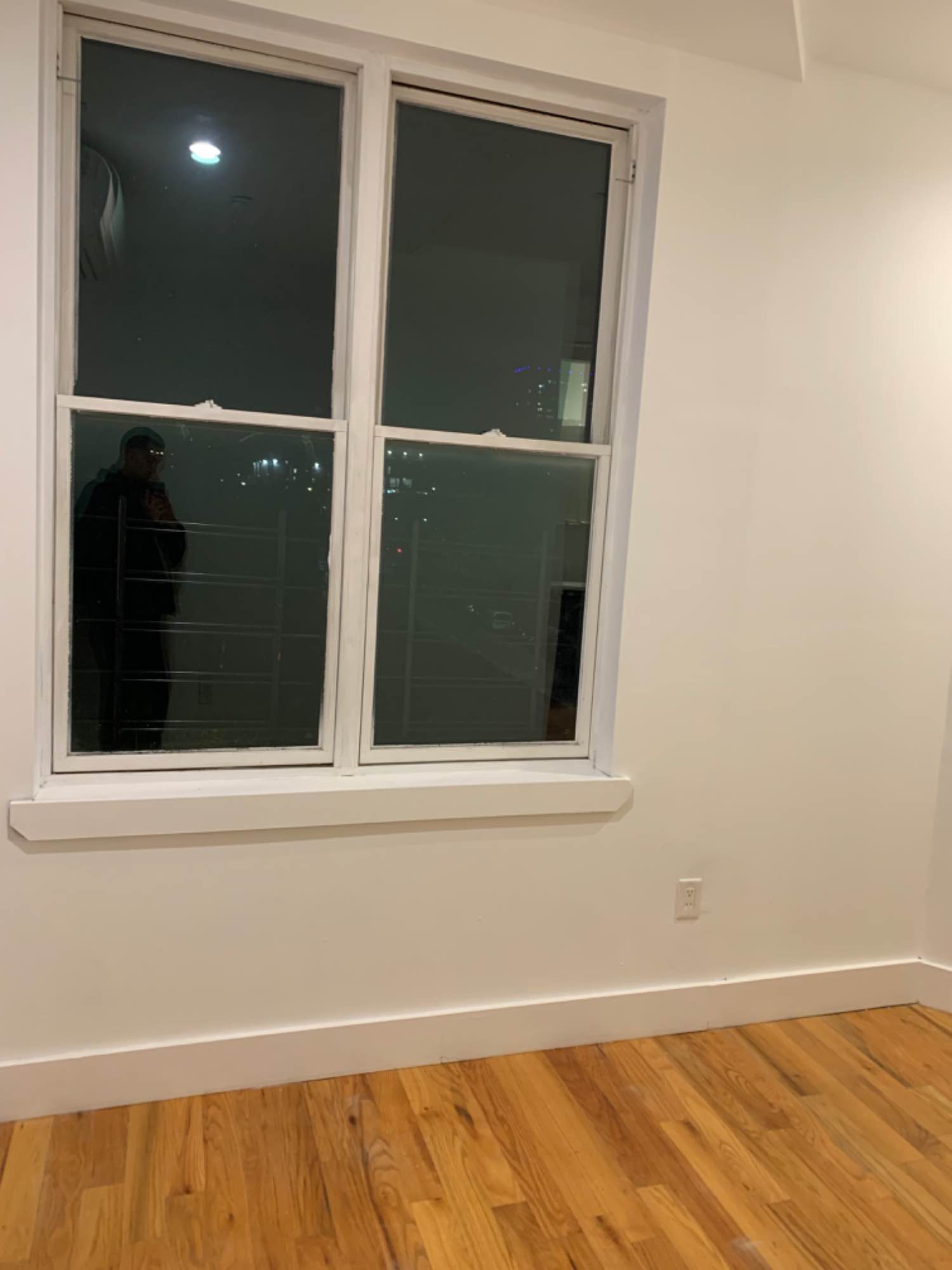 This is a small room with a shared kitchen connected to the living room. It is in a 3 bedroom apartment with a lease until May 2025, two roommates and I currently live there.

One of our roommates is moving out early so we are helping to find a replacement. My roommate Ashley and I are looking to have someone move in our third roommates room ASAP. If you would like a viewing, be aware that the room is currently occupied.

Building comes with a laundry, bike, and workout room in the basement. Please message with a description of yourself to schedule a tour. 