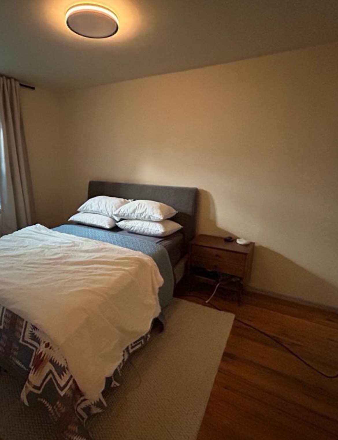 Welcome to your new home! This cozy one-bedroom apartment is now available. It has been lovingly cared for and is ready for you to move in. Perfect for a single person or a couple starting their journey together. Reach out to Jeryrag@gmail.com to see it today!