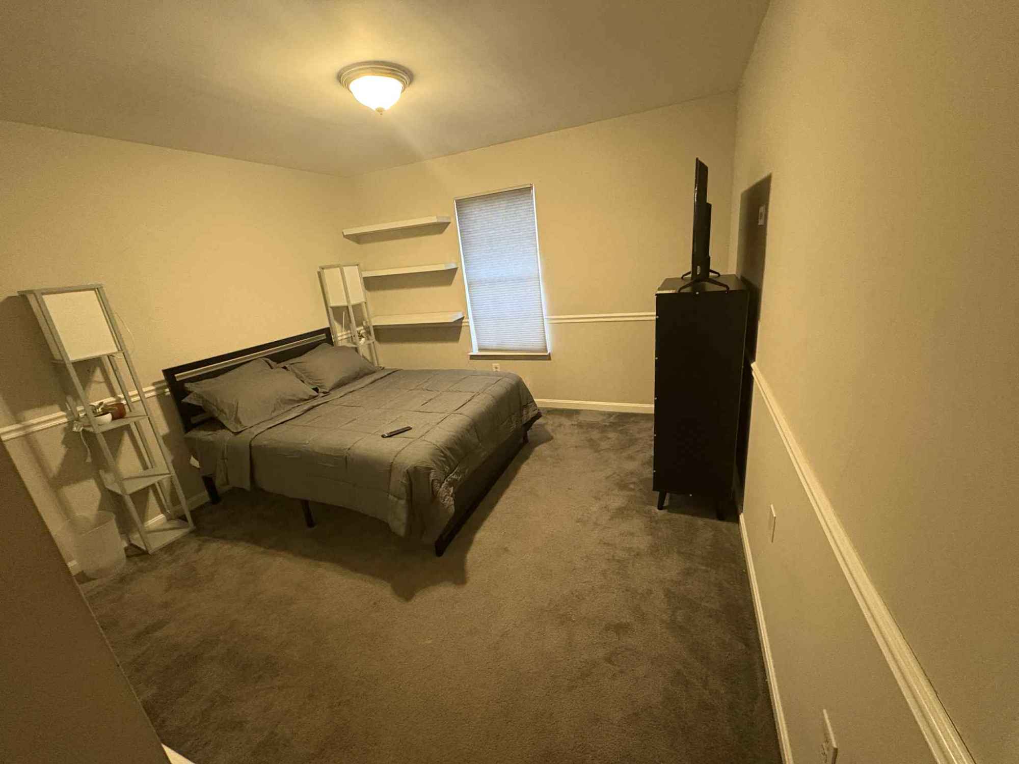 Furnished Private Room – Utilities Included (Near Southern Ave Metro)

A large, fully furnished bedroom is available for one person. The room comes with a queen-size bed, dresser, nightstand, and TV. Shared bathroom. All utilities and Wi-Fi are included in the rent.

You’ll have full access to the kitchen, living room, and dining area. Washer & dryer in the house. There’s easy parking on the street and in the driveway.

Great location near I-495 with quick access to DC, Virginia, National Harbor, and nearby shopping. Short walk to the Metro bus stop and Southern Ave station.

Nearby Military Bases:
Coast Guard HQ – 2.3 mi  |  Joint Base Anacostia Bolling – 2.5 mi  |  Washington Navy Yard – 3.5 mi  |  Fort McNair – 3.6 mi  |  Marine Barracks – 3.8 mi  |  Joint Base Andrews – 5 mi  |  Pentagon – 5.3 mi

Quiet and respectful household — no smoking, no pets.

If this sounds like a fit, message me a little about yourself and I’ll follow up to set up a quick screening call. Move-in ready.