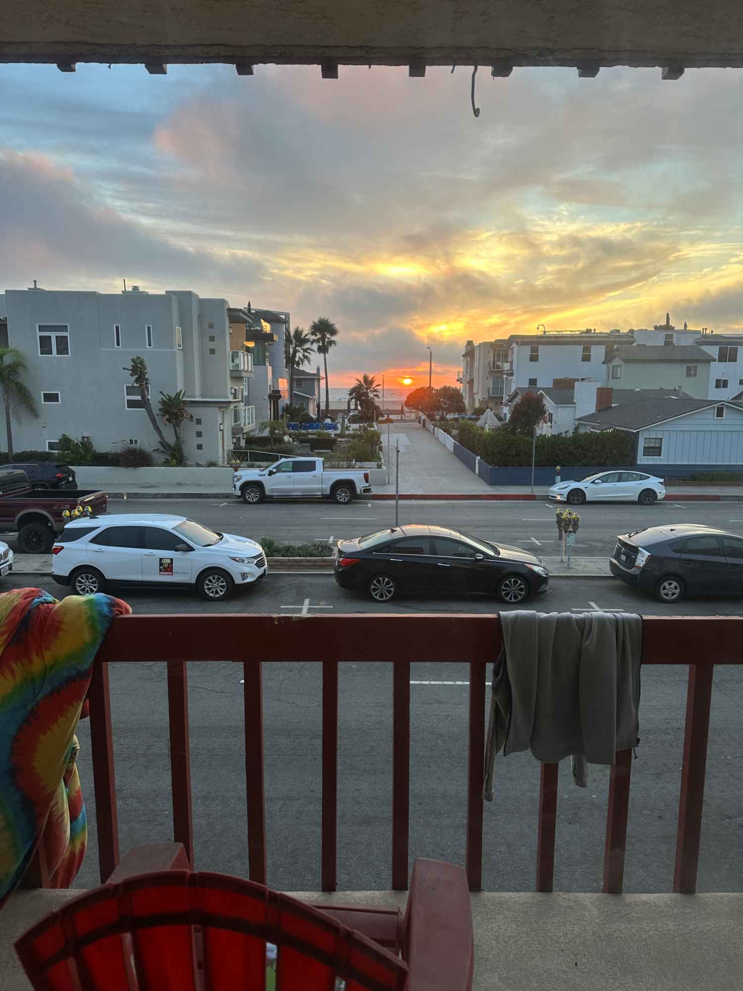 I have a great spot right on the beach in Hermosa Beach. Roommate is moving out so master bedroom will be available to rent starting April 15th. Included private bathroom en-suite. Bedroom and bathroom unfurnished. Lease is month to month. Apartment has amazing ocean and sunset views with an ocean facing balcony. Beautiful location and a great place to relax. Building is only 300 feet from the beach and a 5 minute walk to Hermosa Pier. No pets allowed. Apartment is otherwise fully furnished (kitchen and living room).

Amenities
Master bathroom en-suite
Walk in closet
High speed fiber internet/WiFi
Included parking garage
Laundry in building
Stainless Steel appliances in kitchen