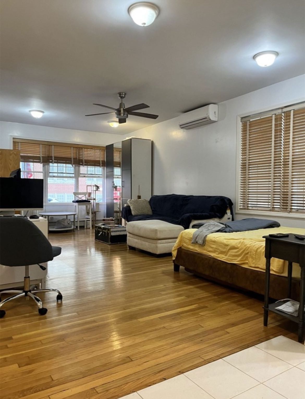 Beautiful studio apartment in a prime location available for rent. Ideal for singles or couples. For more information, please reach out to Jeryrag@gmail.com!