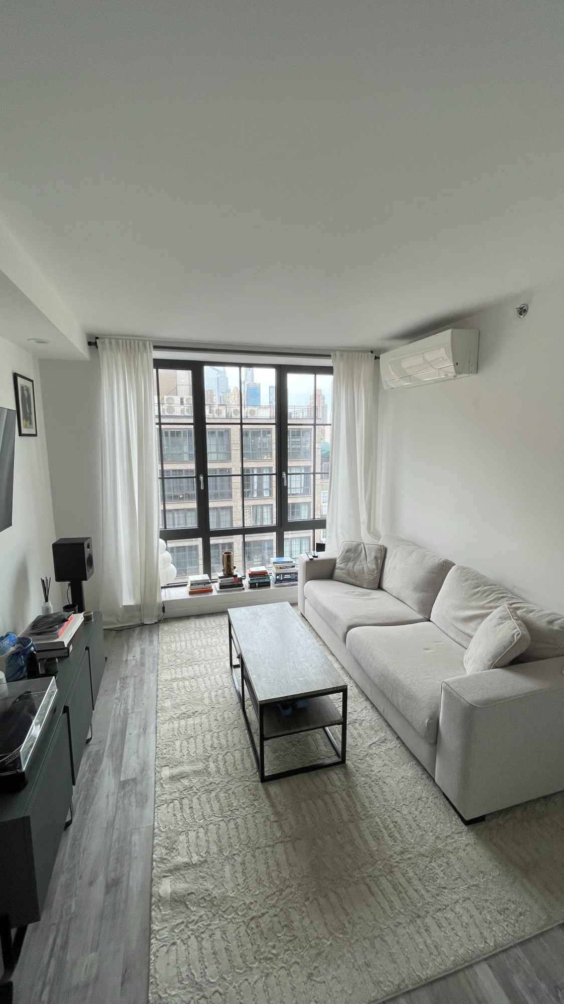 The Space: Sunny apartment with floor-to-ceiling windows. Each room is the same size and can fit full-sized beds, a desk and a dresser. Already have kitchen essentials, TV, couch in common areas and my room can be left furnished if needed. Entire building is modern/renovated and super clean. Laundry in basement. I've been in this apartment for 3 years and have loved it!
Roommate: 1 other roommate, 27 year old named Melissa who is super easygoing and clean. Preference for other women or LGBTQIA+ folks.
Logistics: Rent is split in half (water included). Utilities (wifi and electric) are also split in half.