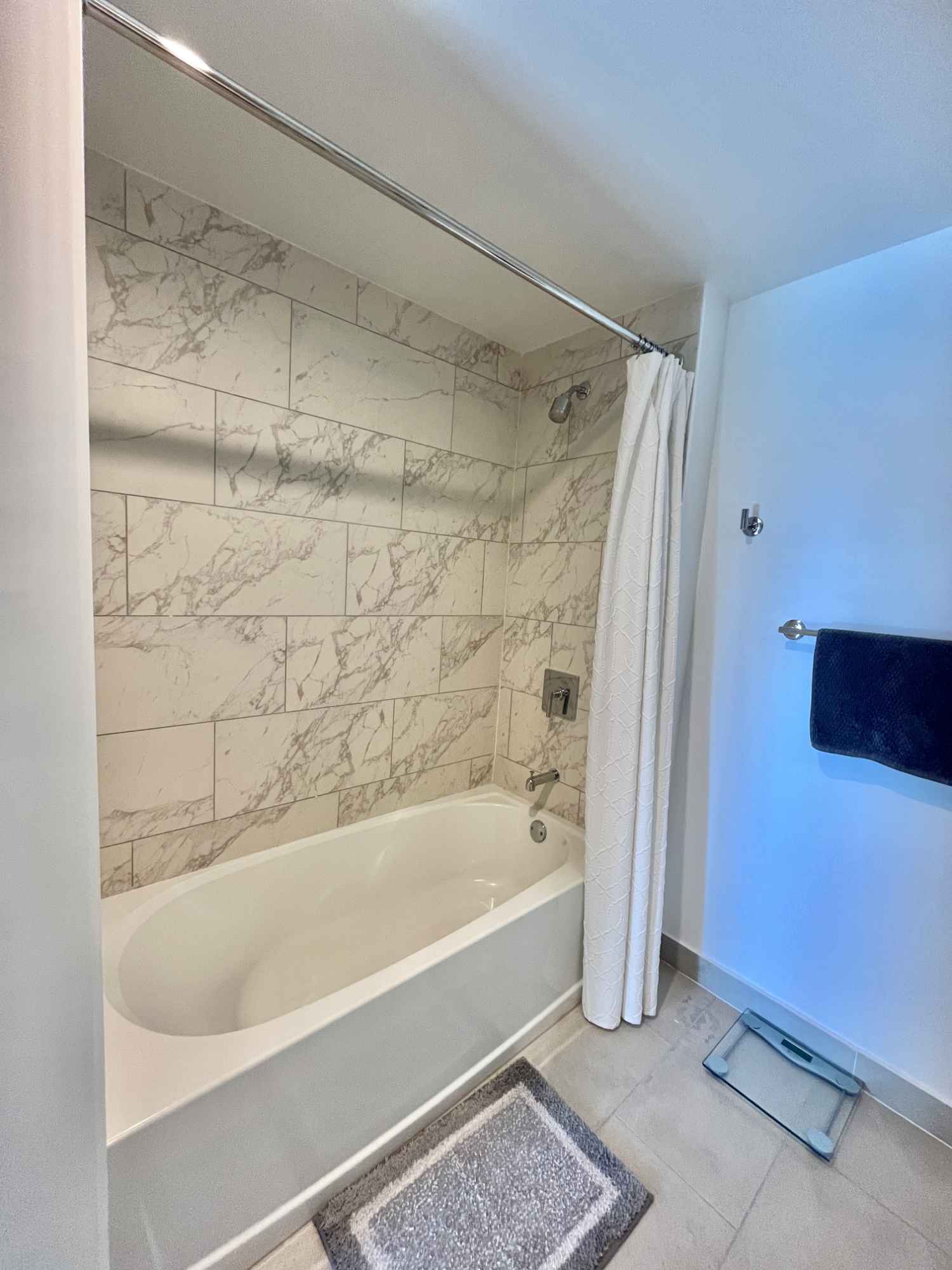 Newly built building! luxury room for rent with private, never used shower/bath and spacious walk in closet. I am the first one living in the apartment since the building was just built. We will both have our own separate bathrooms since this is a 2 bed / 2 full bath apartment. 

📍Prime Location
- Highly desirable, safe, clean, peaceful, upscale neighborhood - Ojus Aventura towards North Miami
- Walking distance to a full grocery store, boutique market, restaurants, a full plaza, dry cleaning, public transit, a large park, golf course, and more
- Minutes from the brightline and beach

🏋️‍♀️Amenities
- spa for private messages
- sauna
- full gym
- large pool
- co-working room
- clubhouse
- library room
- 24/7 security guards
- 24/7 concierge on site
- 24/7 mini market
- office on site
- grills
- lounges
- EV charging stations
- children’s play room

🏠Apartment 
- Fully furnished common areas. - The desk in the common area may be moved to my room. 
- Fully equipped kitchen with cutlery, dishes, and cooking supplies. 
- Robot vacuum and mop so cleaning needs are minimal. 
- In-unit laundry 

🛁Your private room & bathroom 
- Never used, new bath / shower in new building 
- The office room in the pictures will be transformed into your room; all existing furniture will be removed. You may borrow my blowup mattress until you purchase a bed. 
- Walk in closet as shown in the pictures. The closet will be emptied prior to move in for you.
- Total private area is over 214 sq ft including the room, closet, and bathroom 

🙂About me
I am a clean, single, late 20s working professional that works remotely but is out for meetings frequently. I maintain a simple, clean, lowkey lifestyle. I love to read, relax at the beach, and have a girl’s movie and wine night in. I’m drug and pet free. Looking for a girl roommate that is clean. Guests are welcome. 

🗓️Move in date is ASAP, just need a week’s notice to remove the furniture in your room. The lease ends on June 10th, 2026 with the potential option to renew.