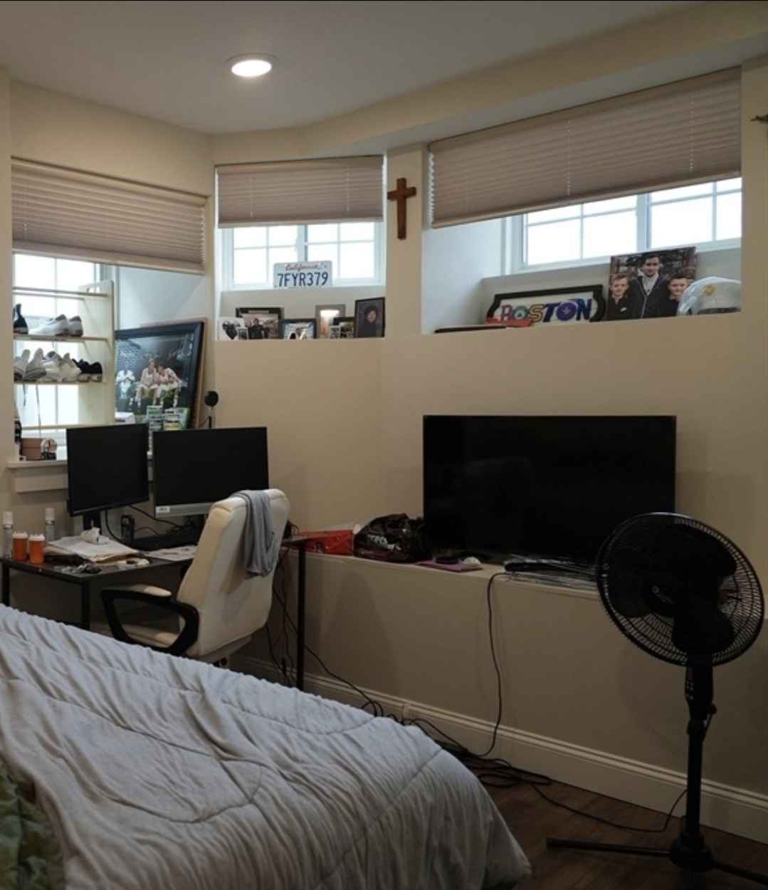 Looking for a quiet and comfortable space to call your own? Our private studio is available for rent. For more information and to schedule a viewing, please contact Rmnsonel@gmail.com. We look forward to hearing from you.