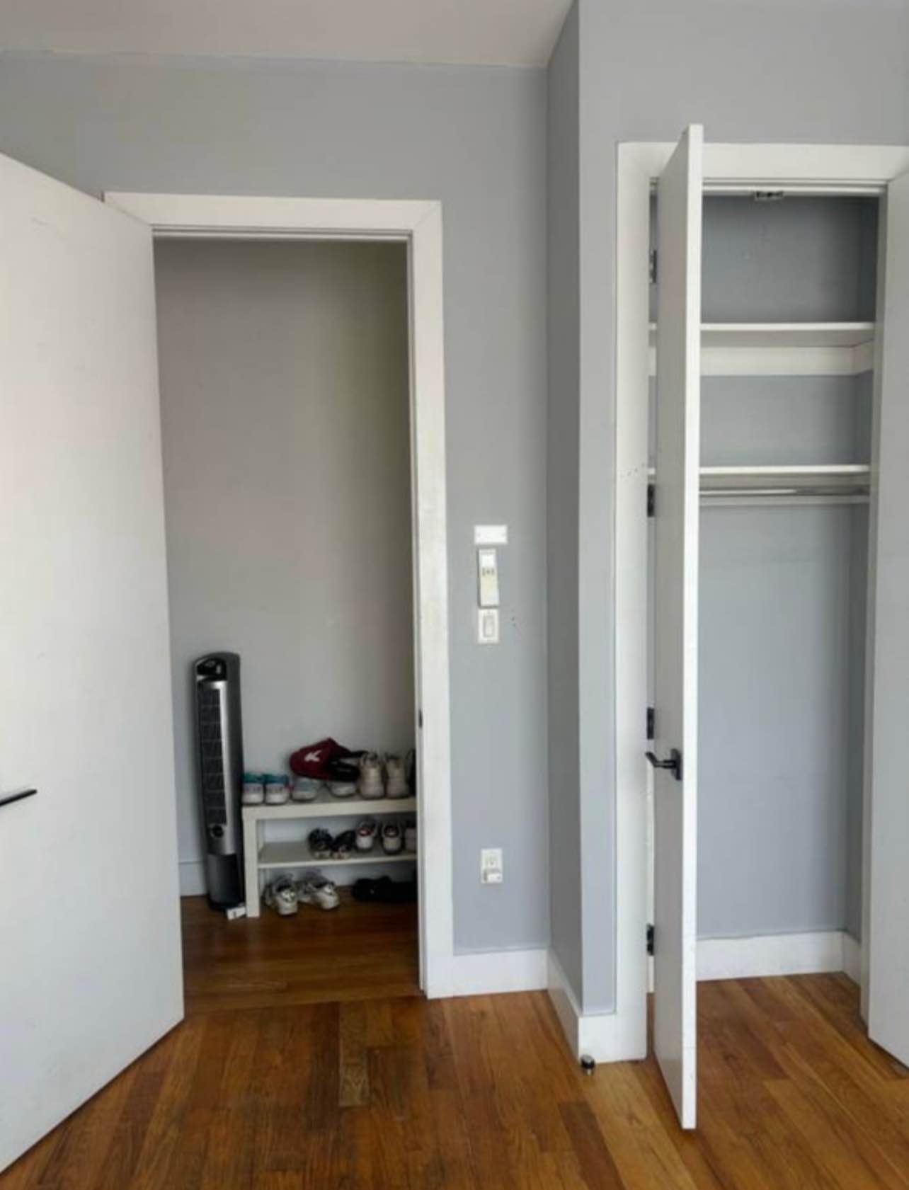 - Must apply with a guarantor or a valid credit score of 700 or more with adequate income!
- Apartment is located in an ocean hill and is a 7 min walk from Atlantic Avenu Station.
- I have a video tour of the place!
-  Please contact me only if you qualify and you're ready to sign a lease asap!
- And please send a description of yourself with your insta!

$970 a month excluding utilities(water is included) which can average to $50-80 depending on the season. There's a gym and laundry on site! The apartment is fully furnished with kitchen tools and the full 9 yards. The room available is a small room that can fit a twin or full bed and desk or dresser, also has a closet. I have a twin bed in the room.
There's a huge window with plenty sunlight. Two girls are here now one is 24 the other is
25. Close to the A/C/J and L train so easy access to both sides Brooklyn and express train to the city. (C
Rockaway) Any questions let me know!