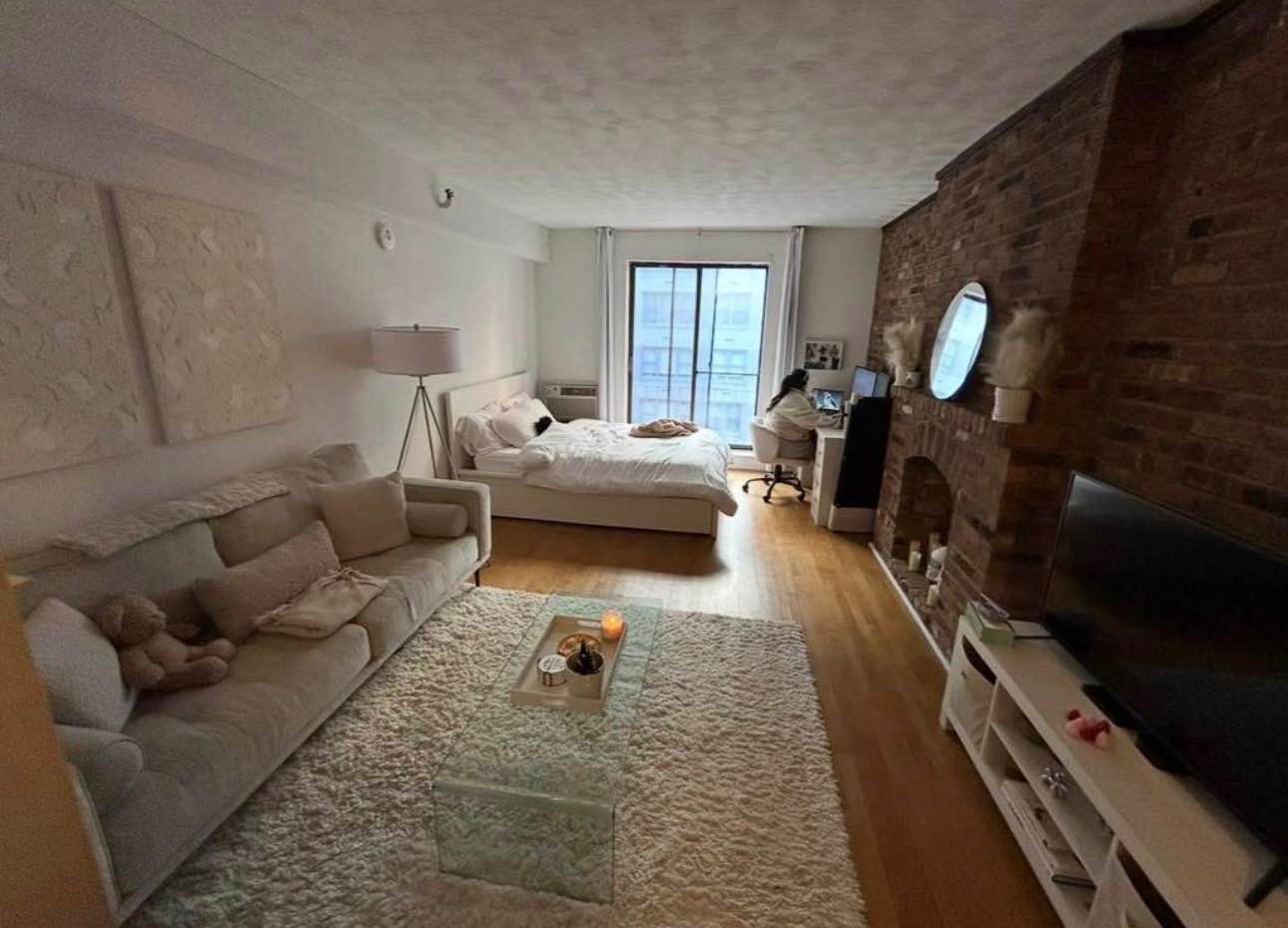 Room rental in 3917 4th Ave apt 2l, Brooklyn, NY 11232, USA - entire Room