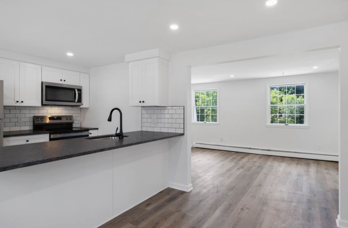 Hello I’m a private landlord,I got different houses available for rent  with immediate move in,Utilities included inbox me directly via 1 (269) 340-9346 for more information about the  properties 