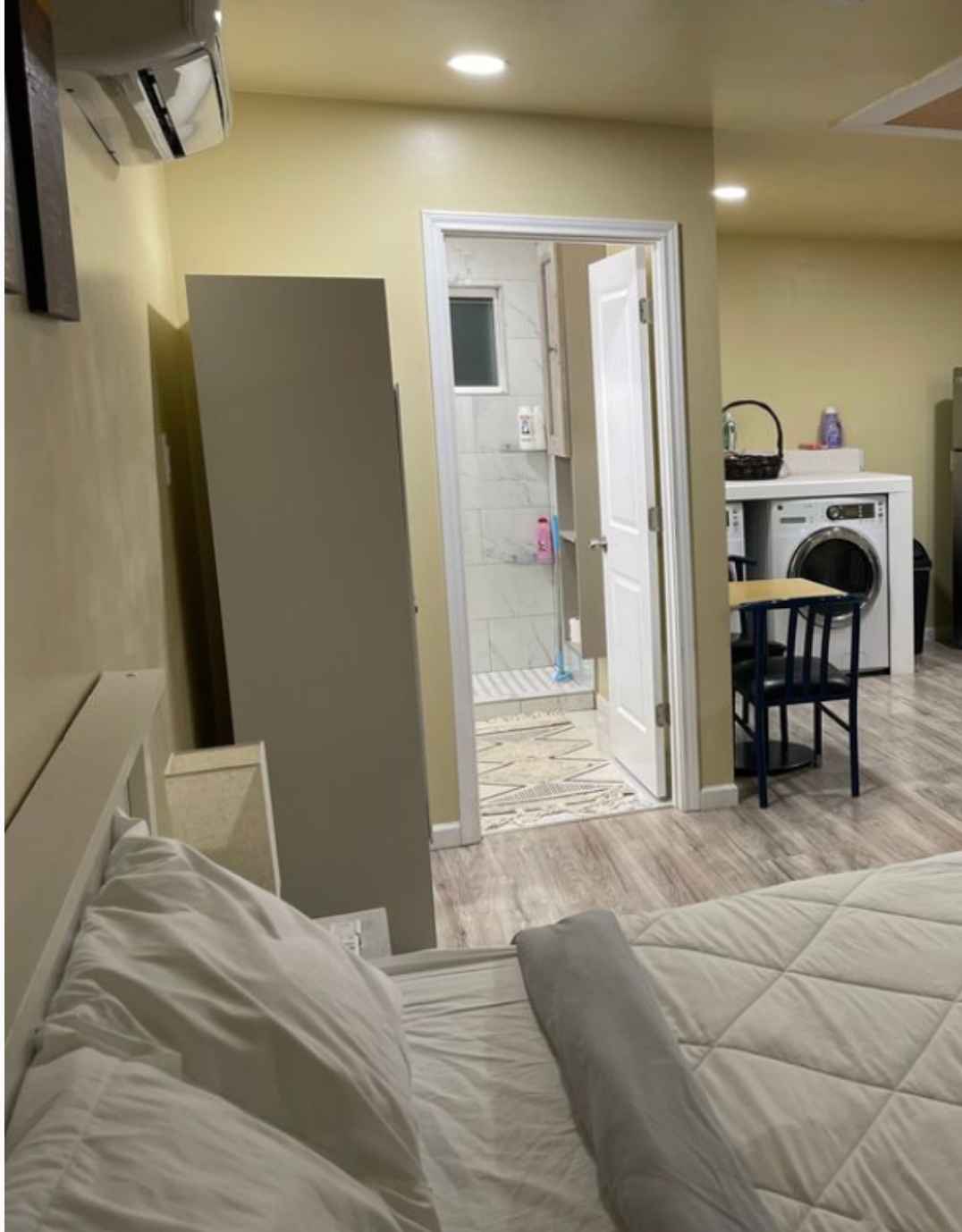 Spacious studio with a private bath, modern kitchen, and close for complete privacy. Fully furnished (or unfurnished on request), flexible lease options, pet-friendly, and parking available.

Prime Location & Amenities
