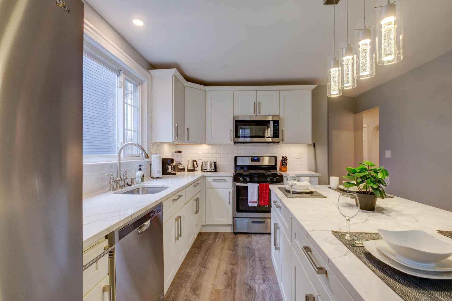 A beautiful one-bedroom apartment is available for a reliable and quiet tenant. Interested? Email Habulgord@gmail.com for more information and also if you want to schedule an appointment!