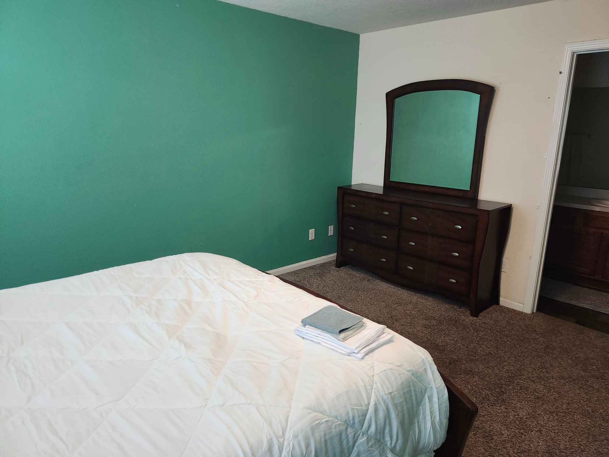 Hello! My name is Bakari, and I am a 30 year old engineer. I have a beautiful town house with a great backyard. The house is pretty big with a bathroom downstairs and 2 bedrooms with a bath and shower upstairs. I am looking for a roommate to fill one of the bedrooms. The bedroom is fully furnished with a bed frame, mattress, dresser, mirror, and a walk in closet! The move in date can be between November - December 2025, anything after might be tough. You can email me or respond here for further details and pictures.

I am the owner of the property, and will be renting my room out due to me relocating for a new job. I currently have a great roommate in the second bedroom, and he will be your roommate. If interested and selected, you will meet me and him and we will go from there.