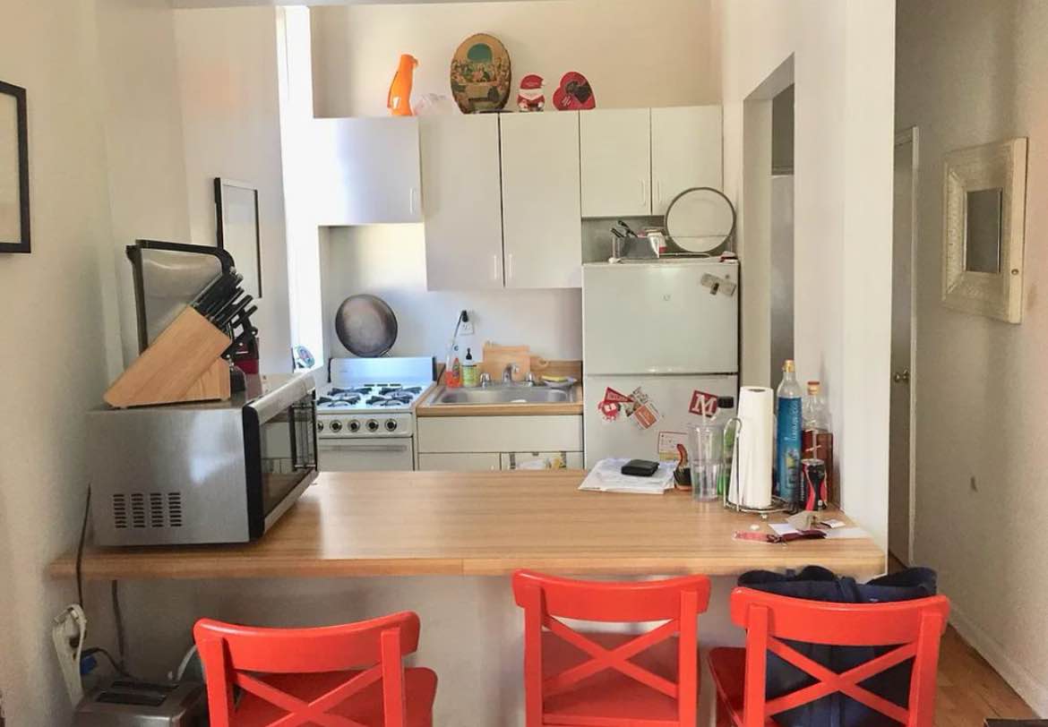 Experience the ultimate in Manhattan living in this stunning 1-bedroom, 1-bathroom apartment, perfectly situated in the heart of the Financial District. With its sleek design and modern finishes, this residence offers the perfect blend of style and comfort.

Enjoy stunning city views, modern finishes, and luxury amenities. Features include gourmet kitchen, marble bathroom, hardwood floors, and in-unit washer/dryer. Steps from Wall Street, NYSE, and major subway lines.