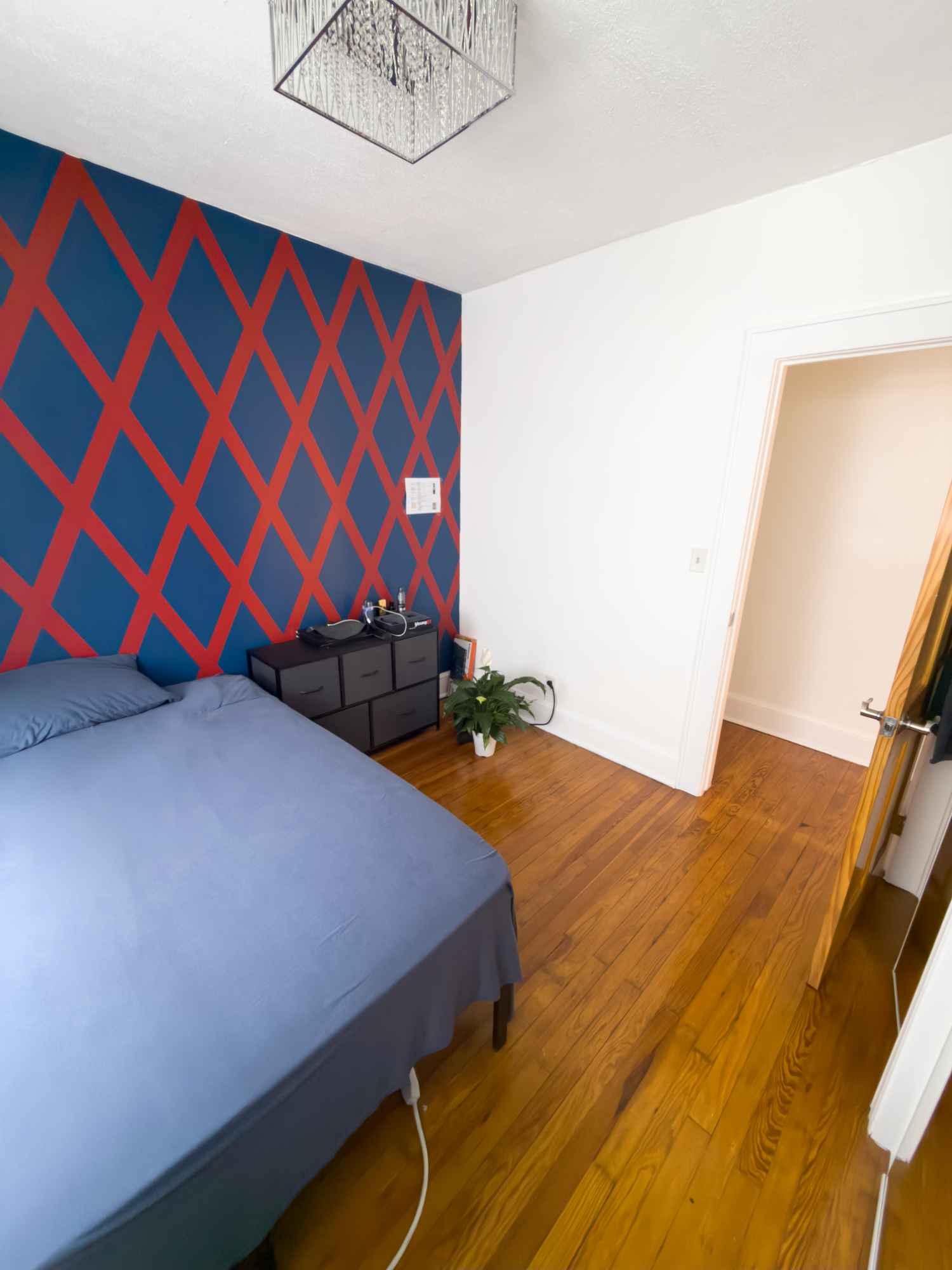 It is a nice spacious apartment with 2 bedrooms, 1 living room and 1 bathroom located in Fairview, NJ, close to bus stations with routes that get to NYC in 20 mins, laundromat 5 minutes away walking. Nice and quiet neighborhood. For further questions DM!