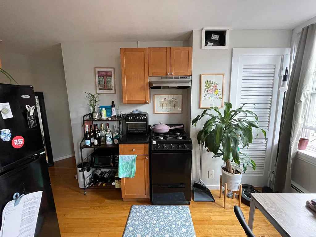1 Bedroom Apartment for Rent!
$800/mo
Safe and secure location near everything 
Contact chriskoppel11@gmail.com for viewing, lease terms, and more.